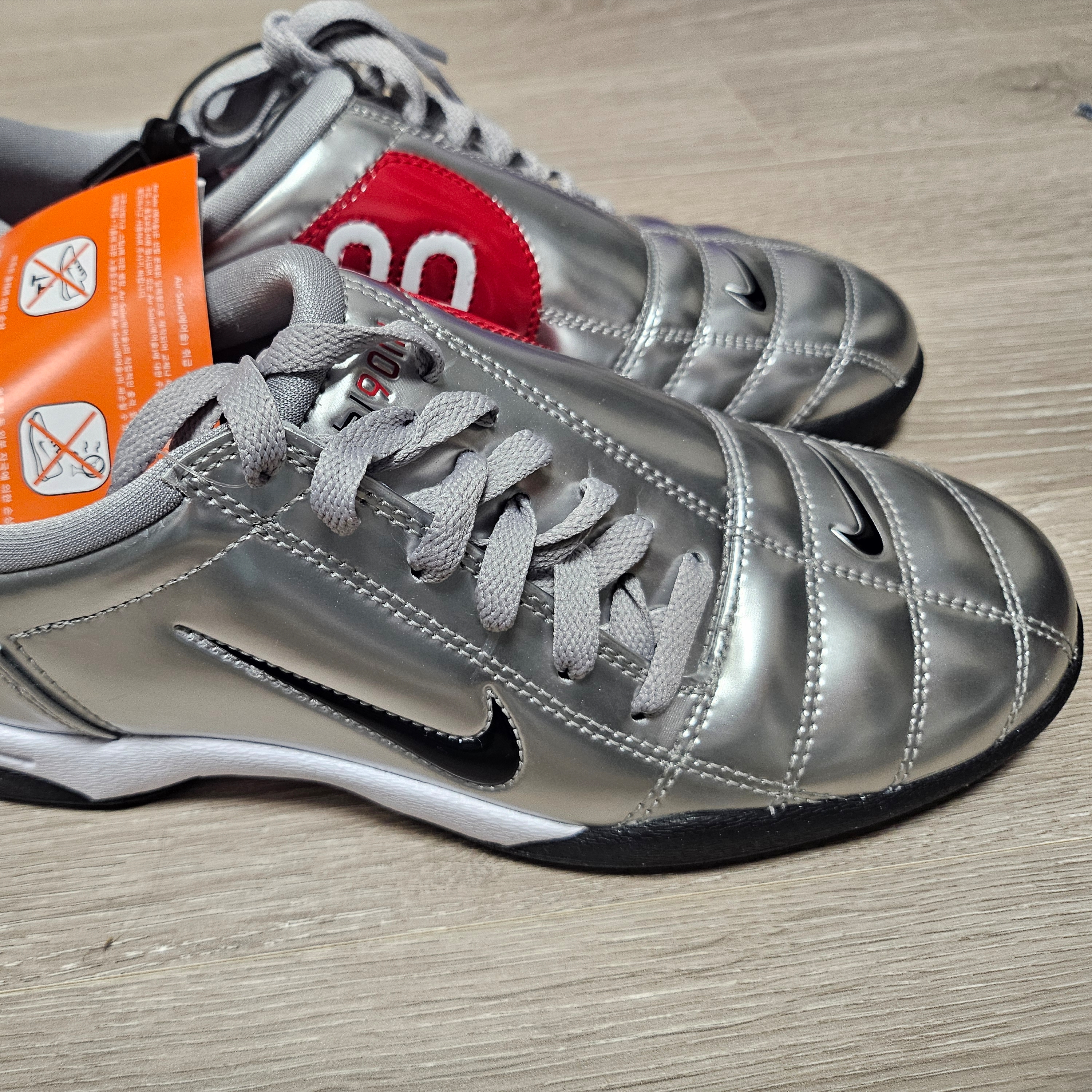 Nike Total 90 III SP Metallic Silver and Black 착용 스타일 - 2