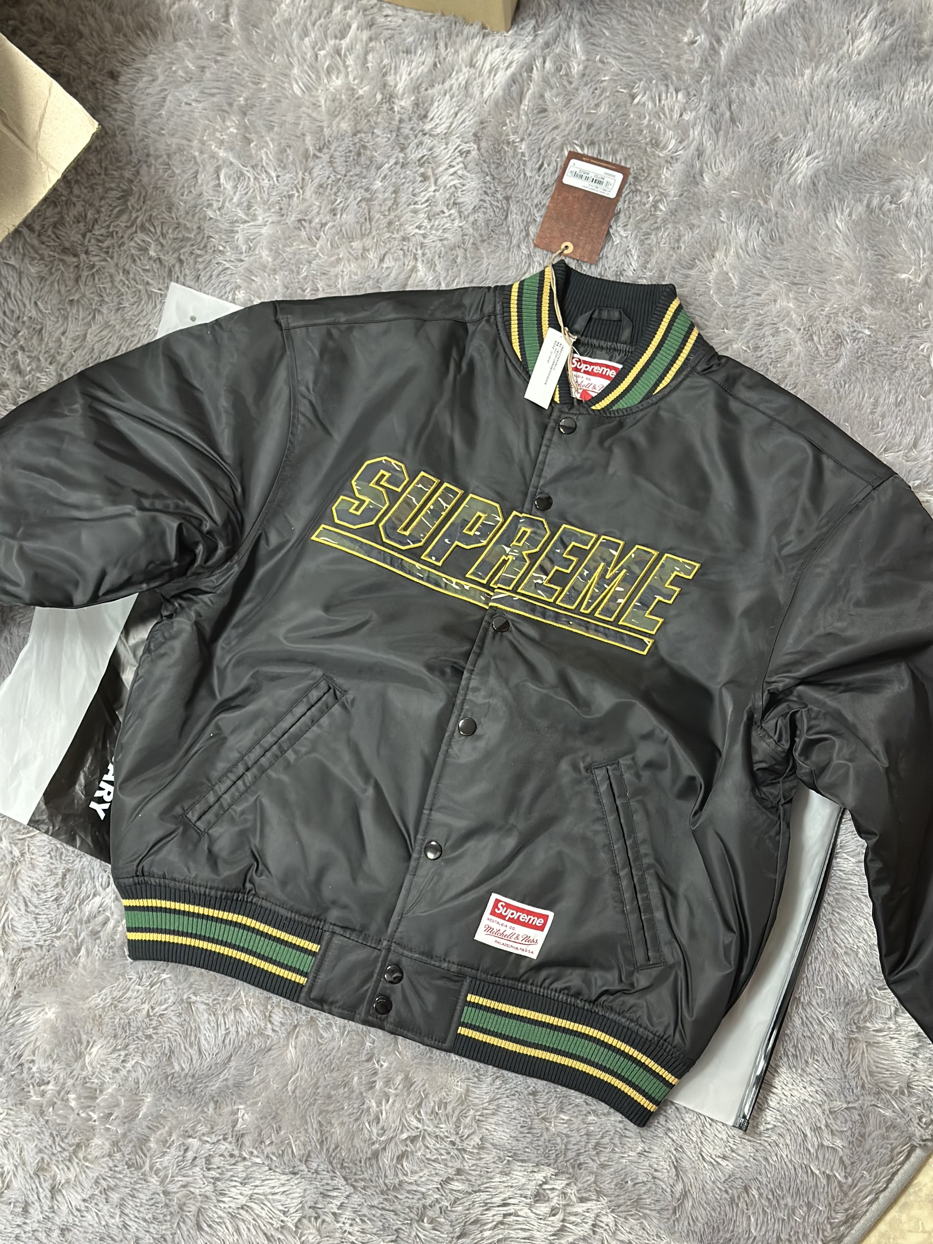 Supreme Mitchell & Ness Camo Logo Varsity Jacket Black - 25SS 착용 스타일 - 2