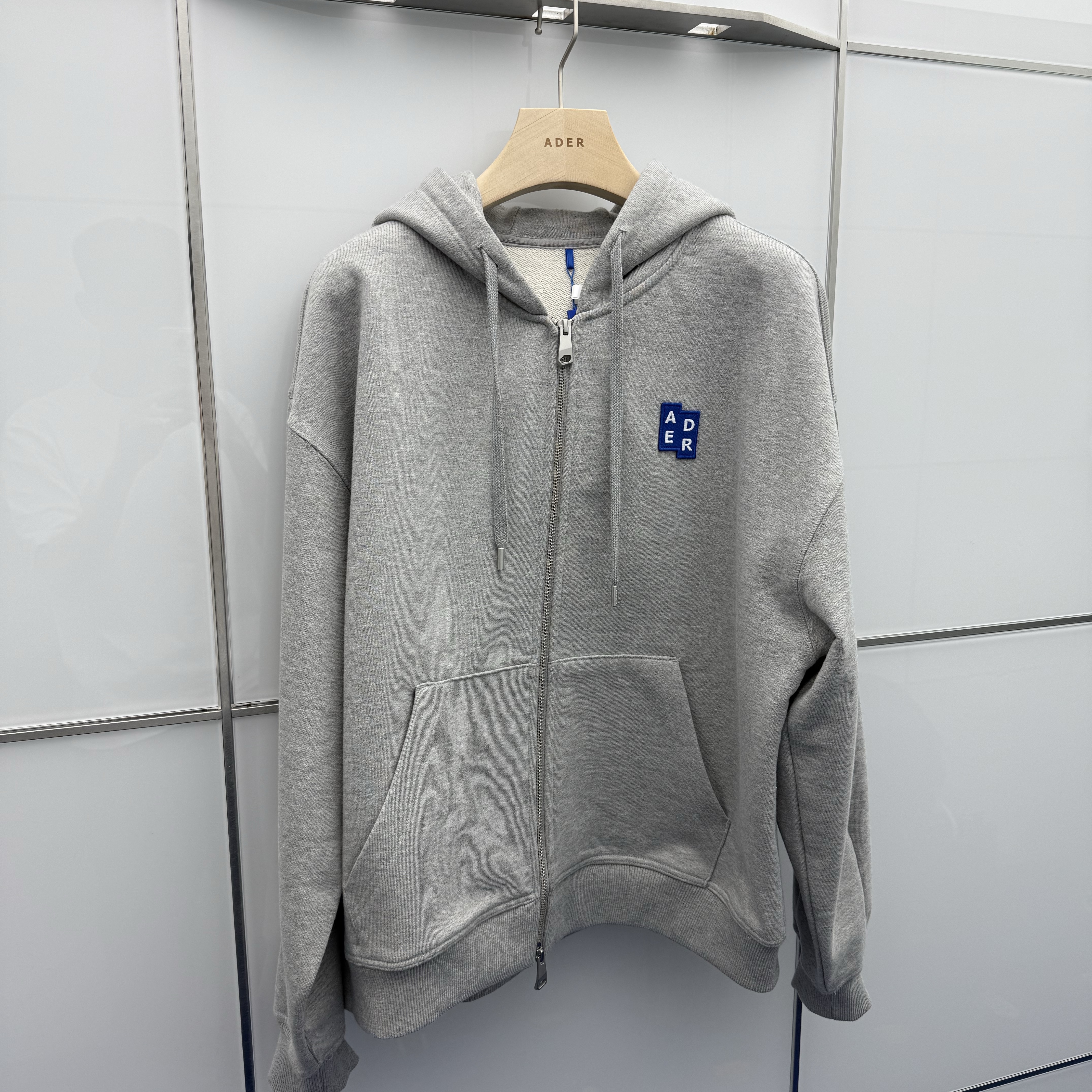 Ader Error Sig; TRS/BL Tag Hoodie Zip-Up 02 Grey 착용 스타일 - 1