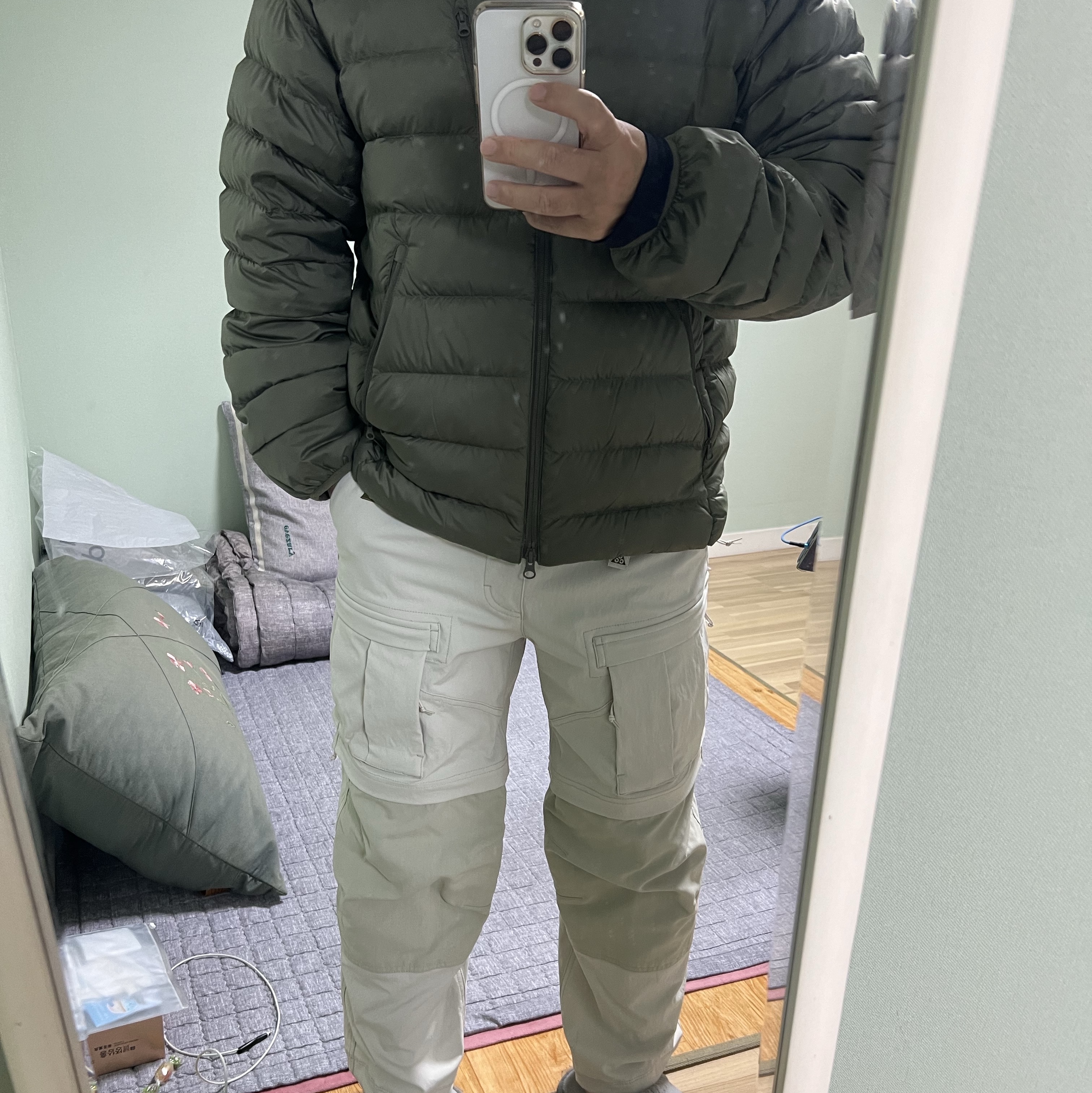 Nike ACG Smith Summit Cargo Pants Light Bone - Asia, Musinsa Standard City Leisure Hooded Light Down Jacket Khaki 착용 스타일