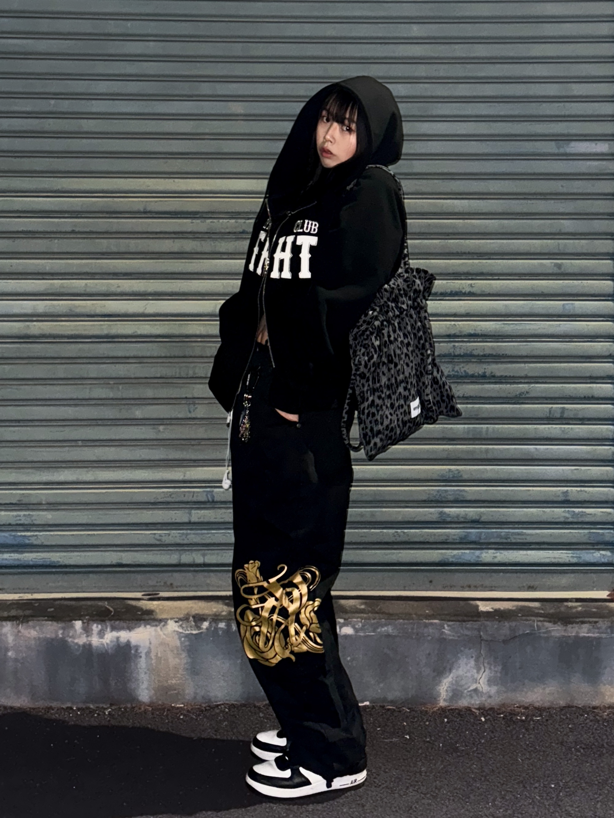 Thisisneverthat x Grateful Dead Dancing Bears Keychain Silver, Nike x Stussy Air Force 1 '07 Mid SP Black and Light Bone 착용 스타일 - 3