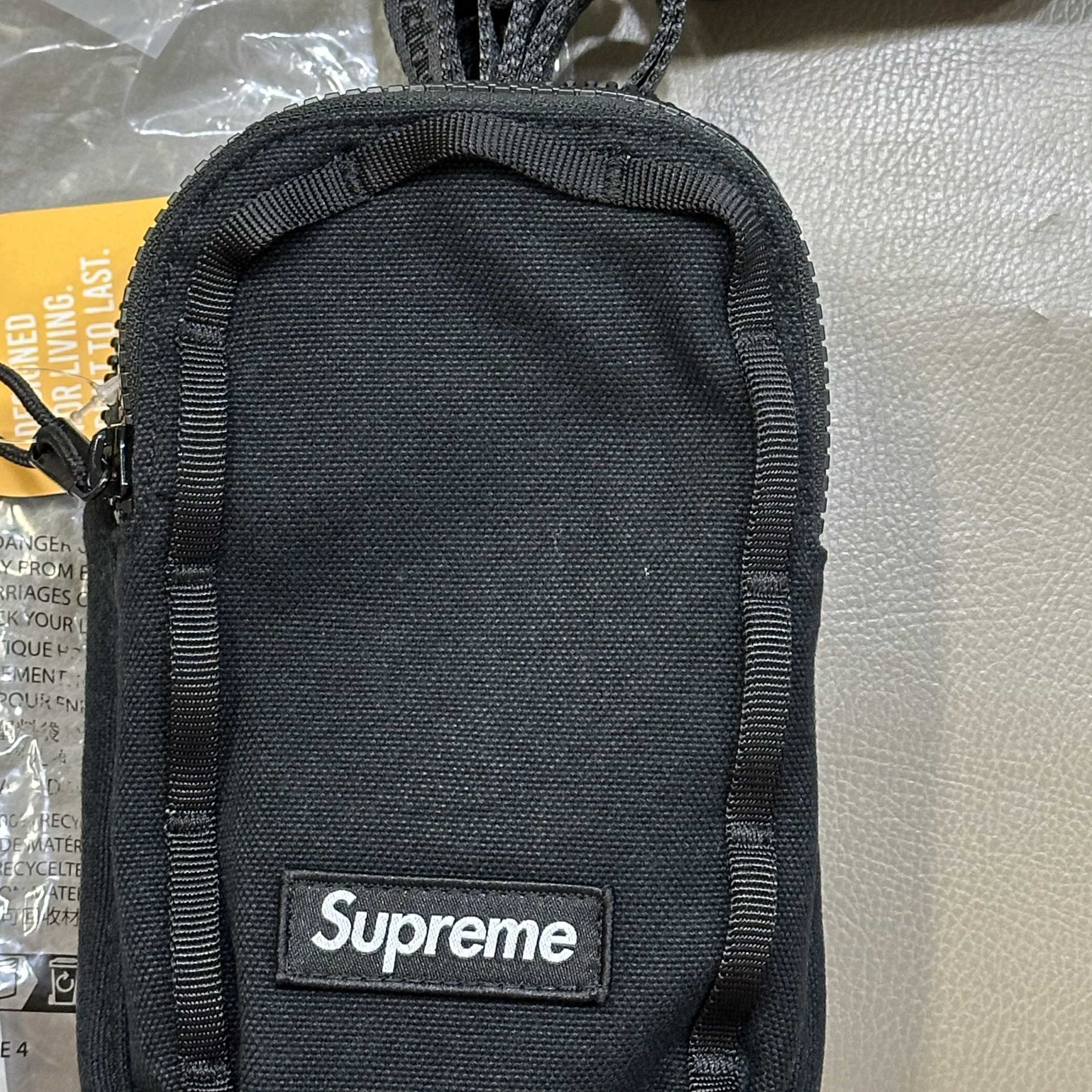Supreme Camera Bag + Mini Pouch Black - 25SS 착용 스타일