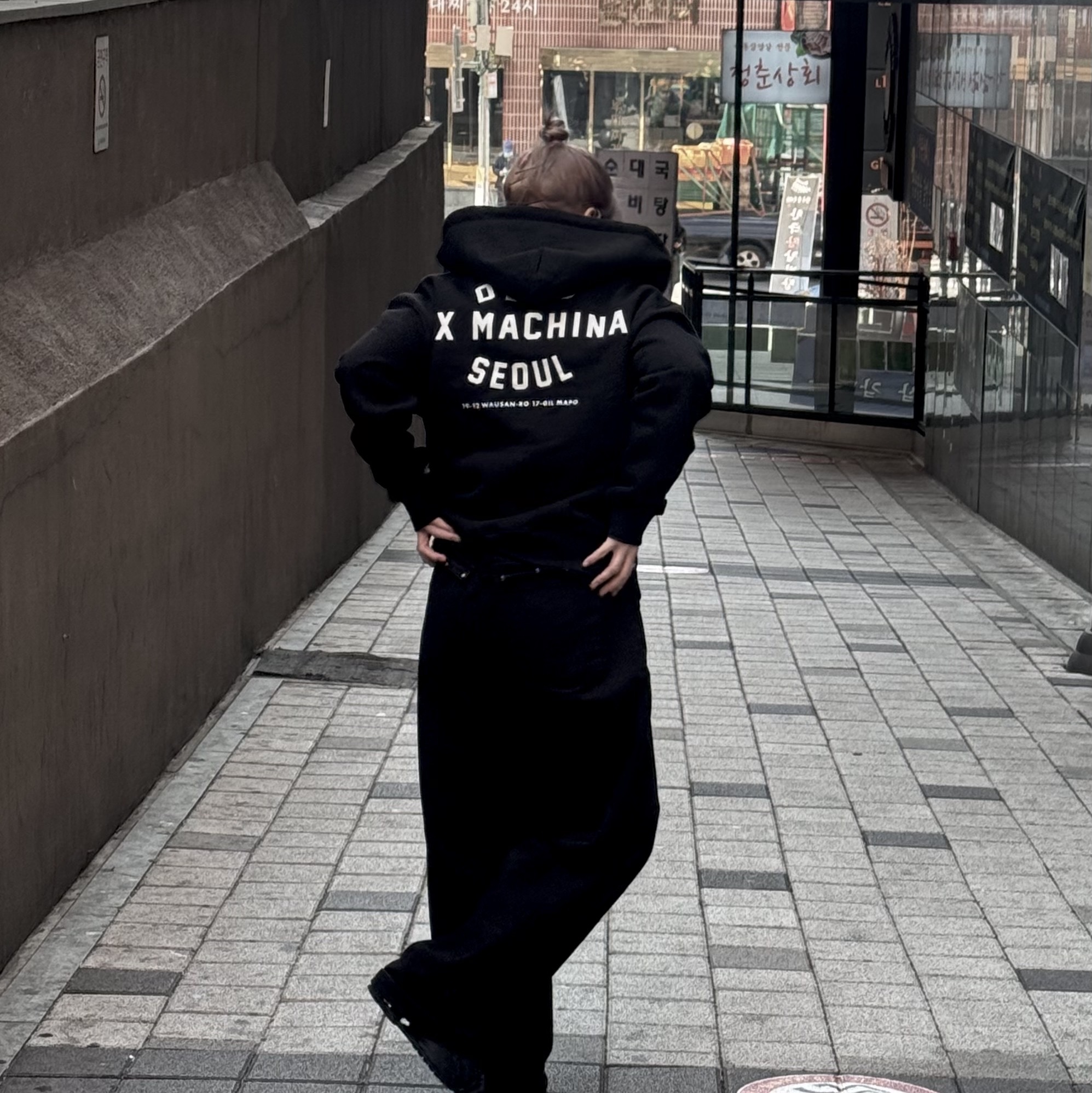Deus Ex Machina Seoul College Hooded Jacket Black, (W) Nike Shox R4 Black 착용 스타일 - 3