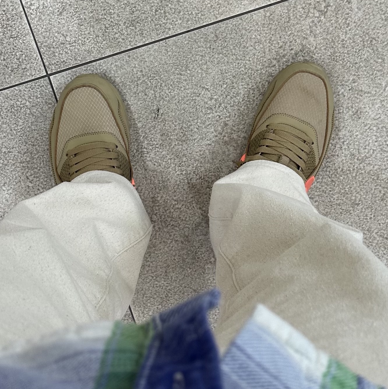 Nike x Off-White Air Max 90 V2 Desert Ore 착용 스타일 - 1