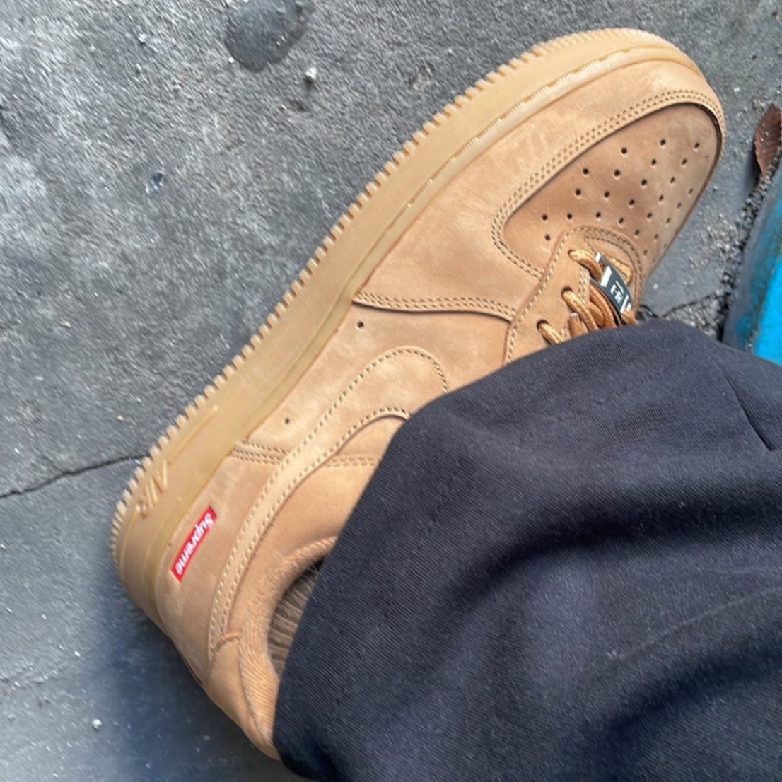 Nike x Supreme Air Force 1 Low Flax 착용 스타일