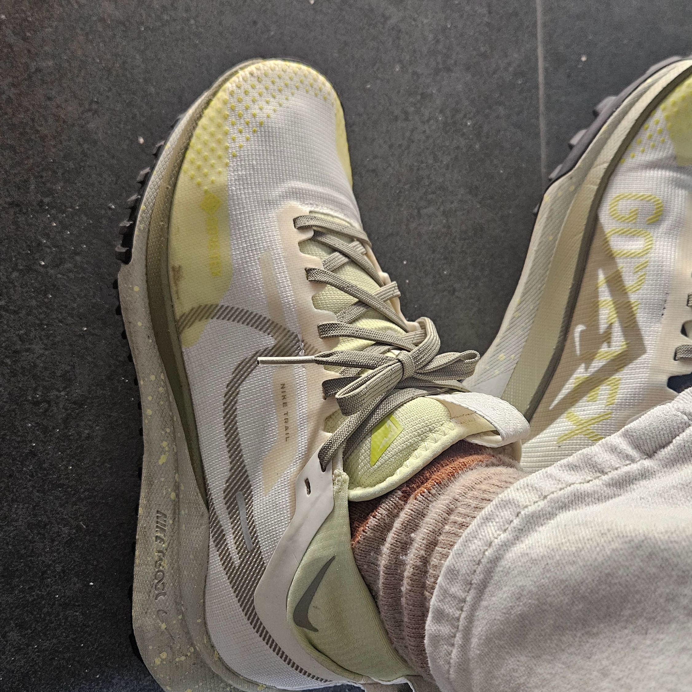 (W) Nike TC 7900 Summit White 착용 스타일 - 4