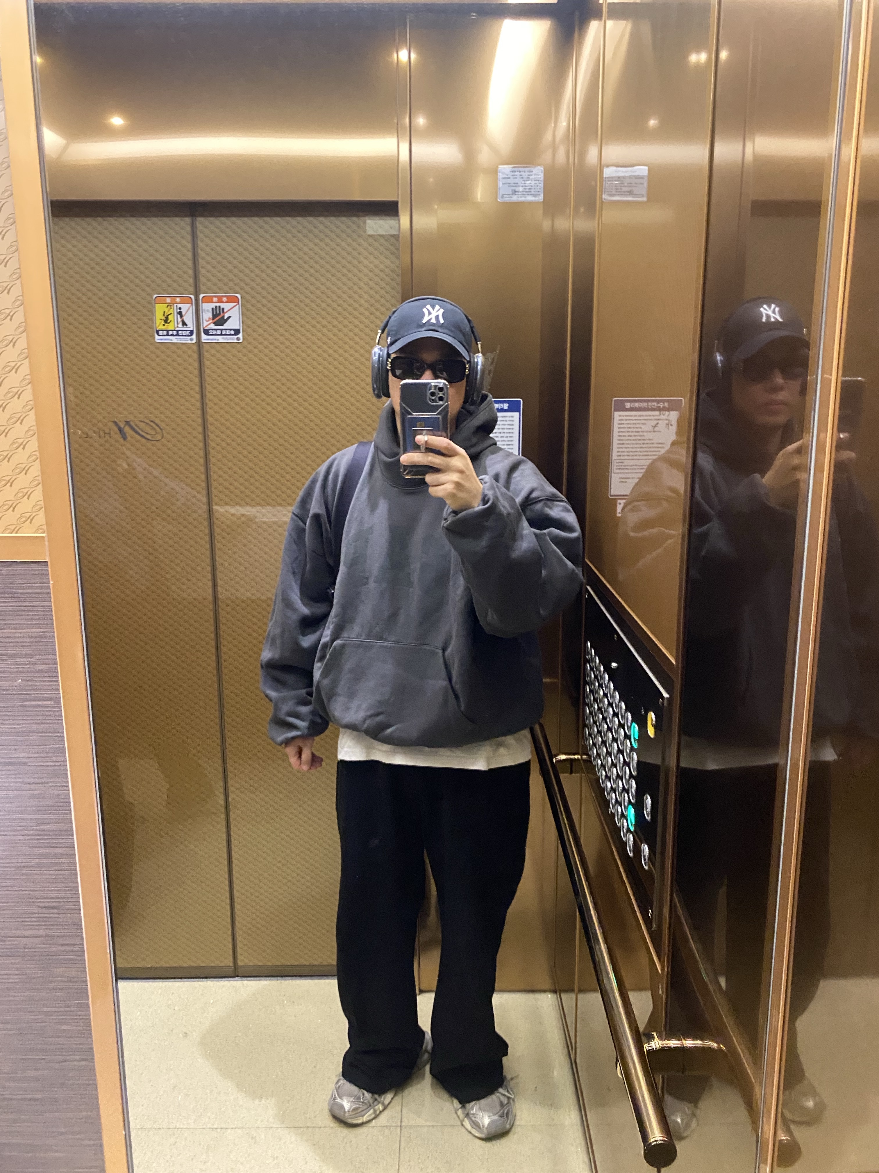 Apple AirPods Max USB C Midnight (Korean Ver.), 47 Brand New York Yankees BW Clean Up Black 착용 스타일