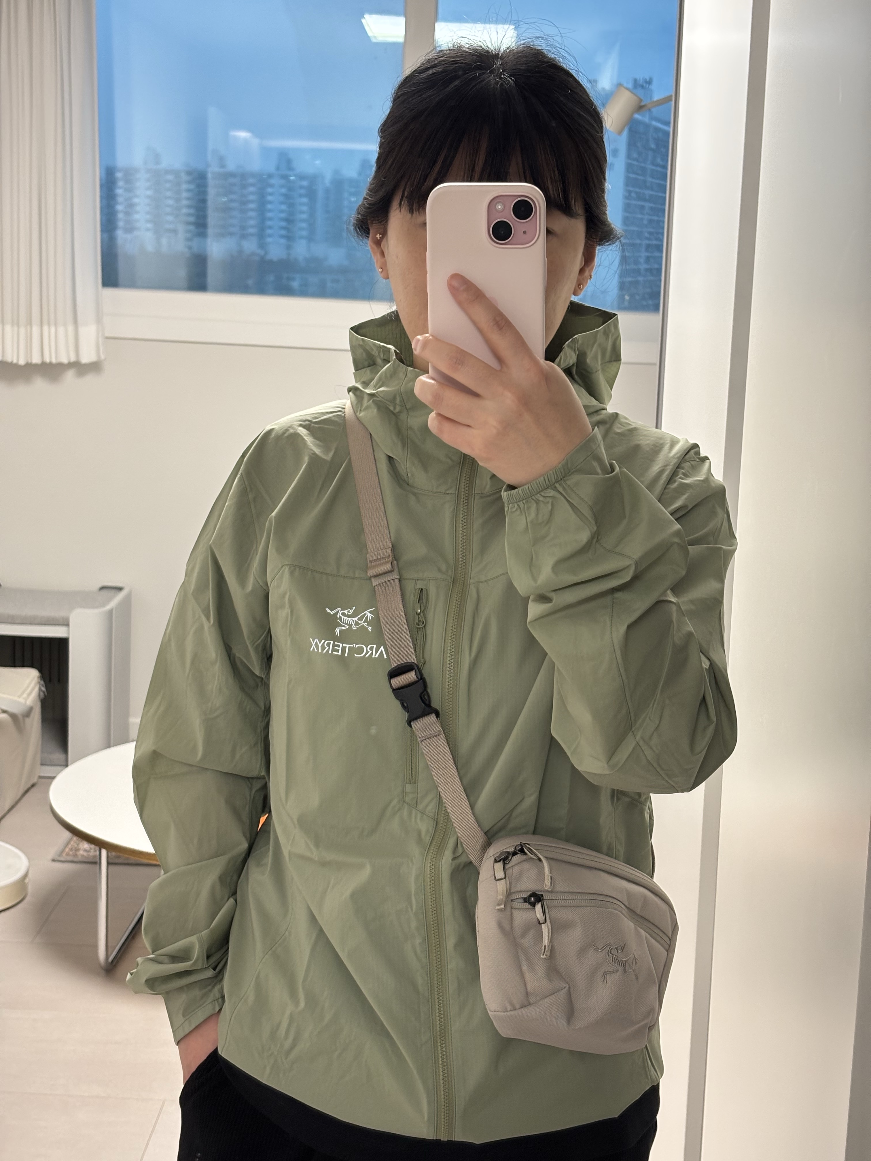 Arc'teryx Squamish Hoody Chloris, Arc'teryx Mantis 1 Waistpack Rune 착용 스타일 - 2