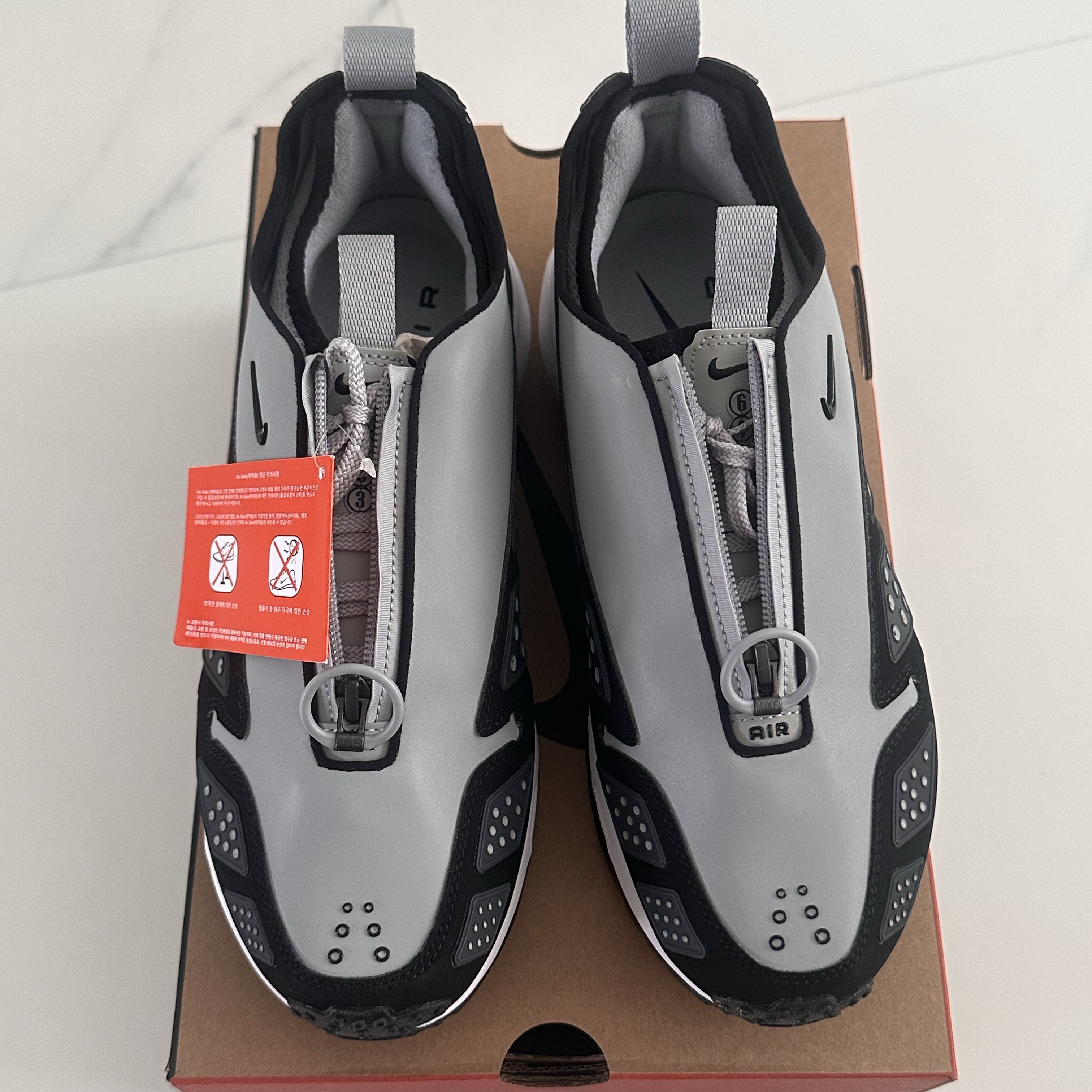 (W) Nike Air Max SNDR Silver and Anthracite 착용 스타일 - 3