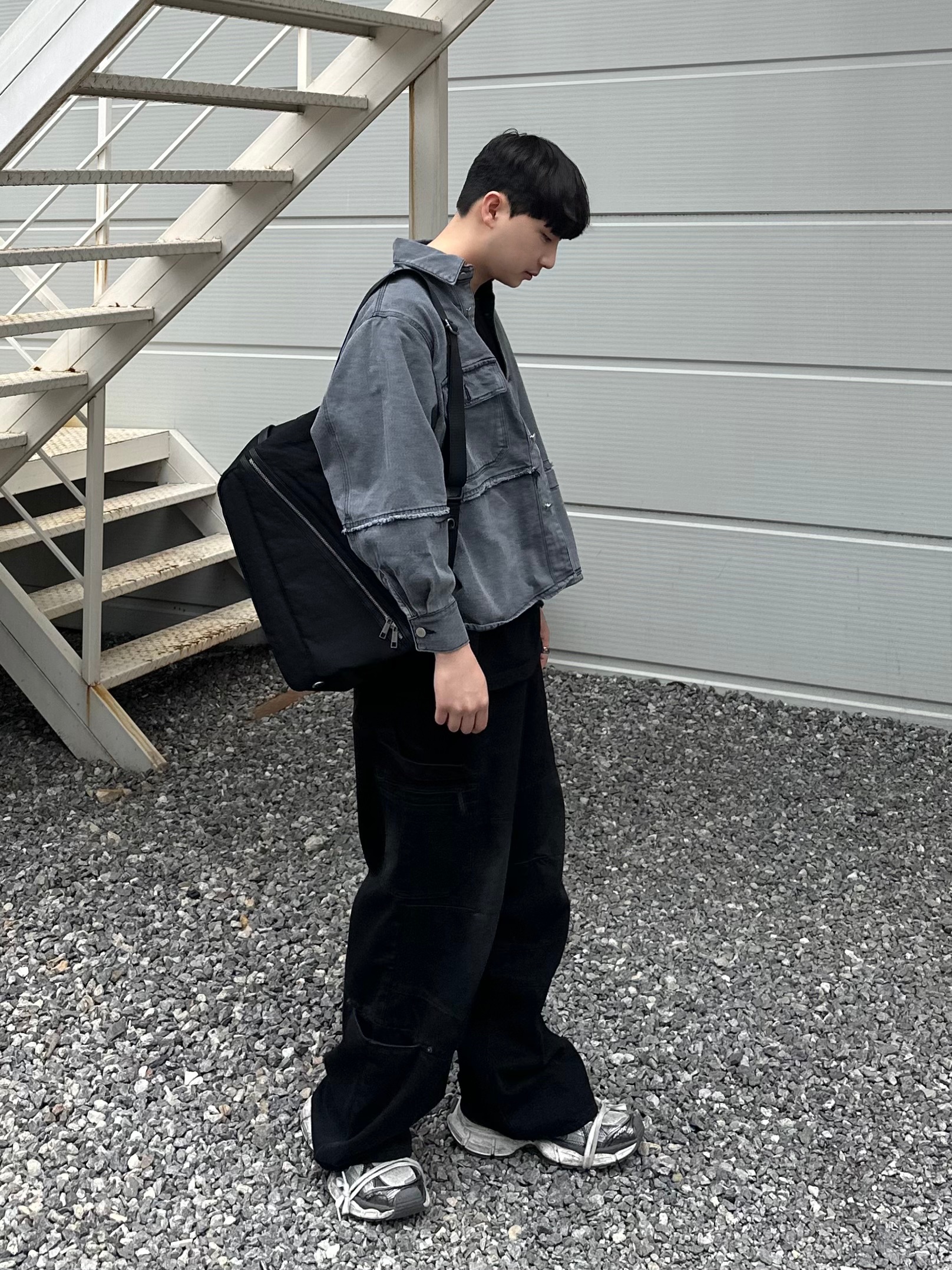 Balenciaga 3XL Sneakers Grey White Red 착용 스타일 - 1