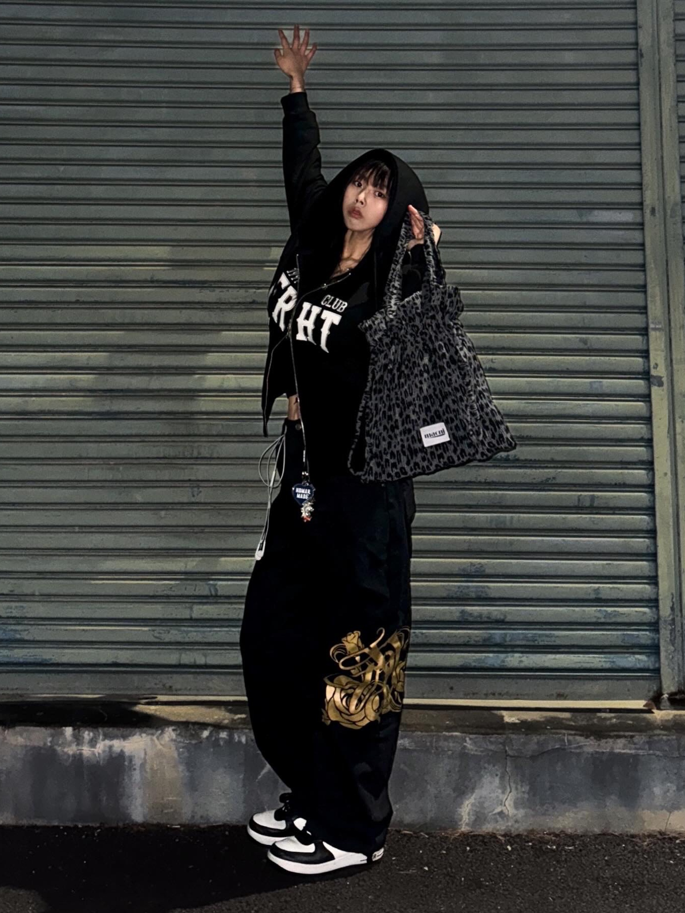 Thisisneverthat x Grateful Dead Dancing Bears Keychain Silver, Nike x Stussy Air Force 1 '07 Mid SP Black and Light Bone 착용 스타일 - 1