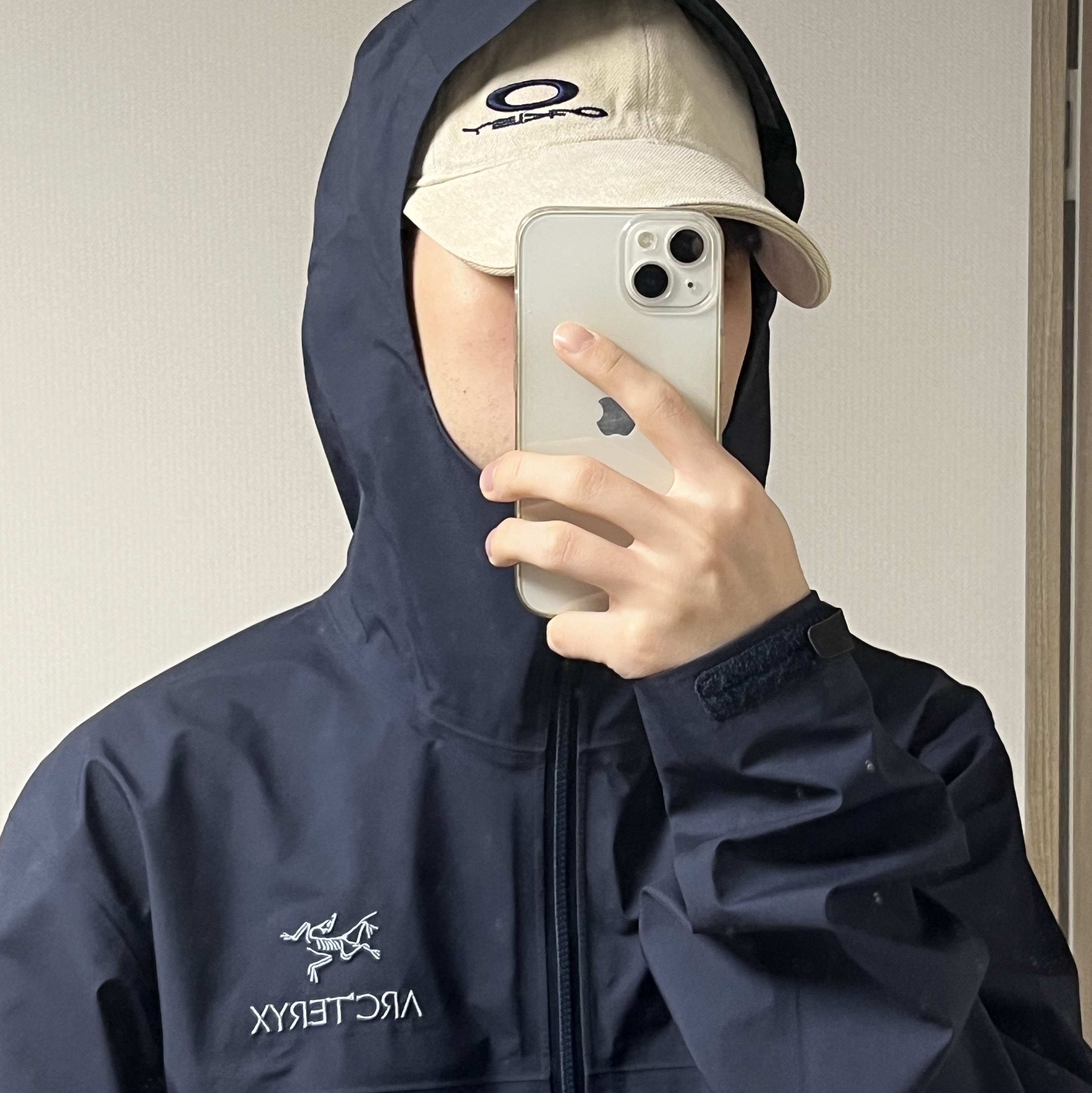 Arc'teryx Beta Jacket Black Sapphire 착용 스타일