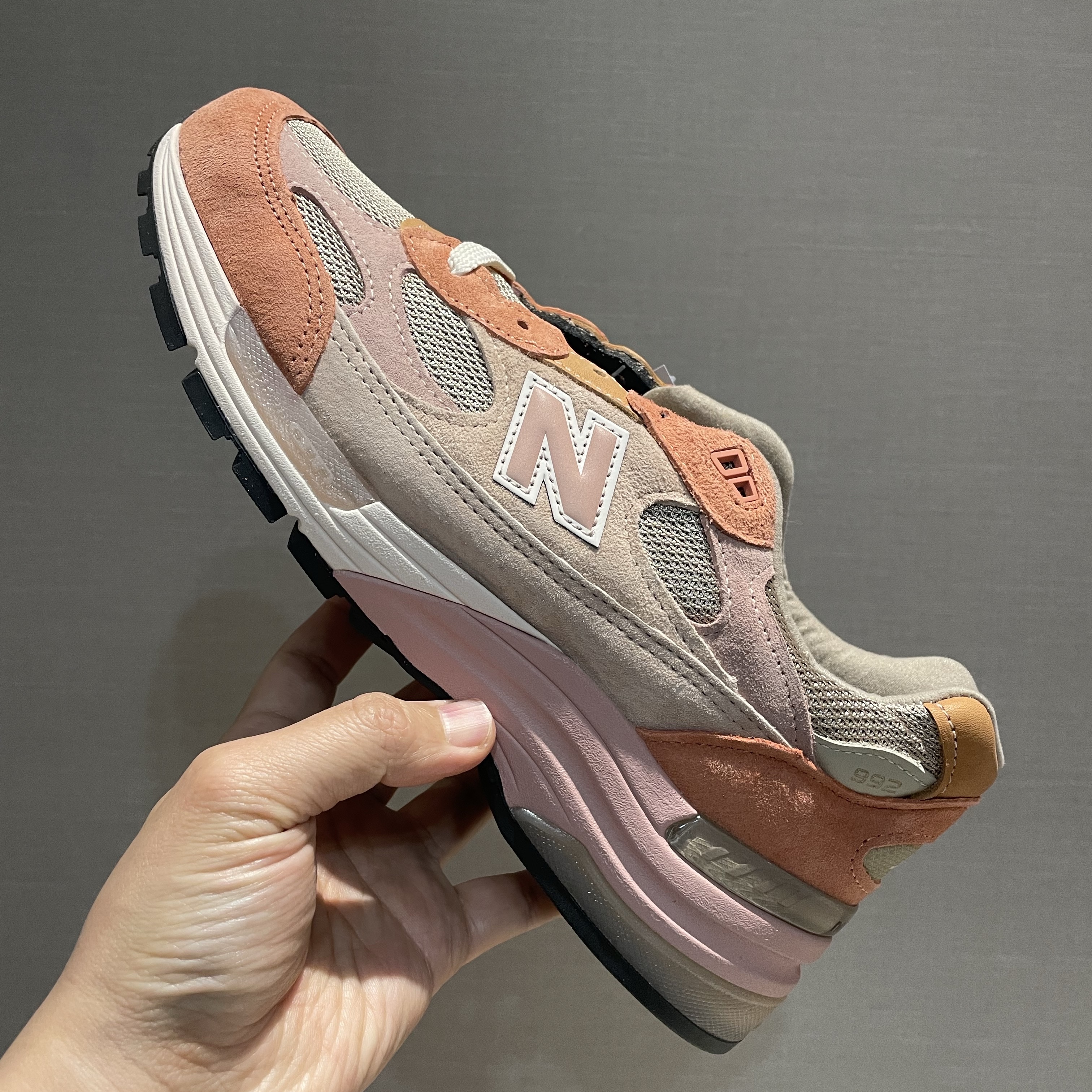 New Balance x Joe Freshgoods 992 Made in USA Aged Well 착용 스타일 - 2