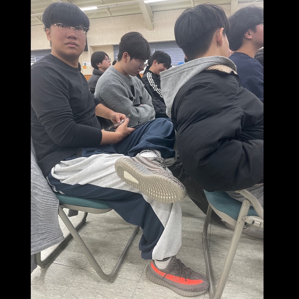 Adidas Yeezy Boost 350 V2 Beluga - Reflective 착용 스타일