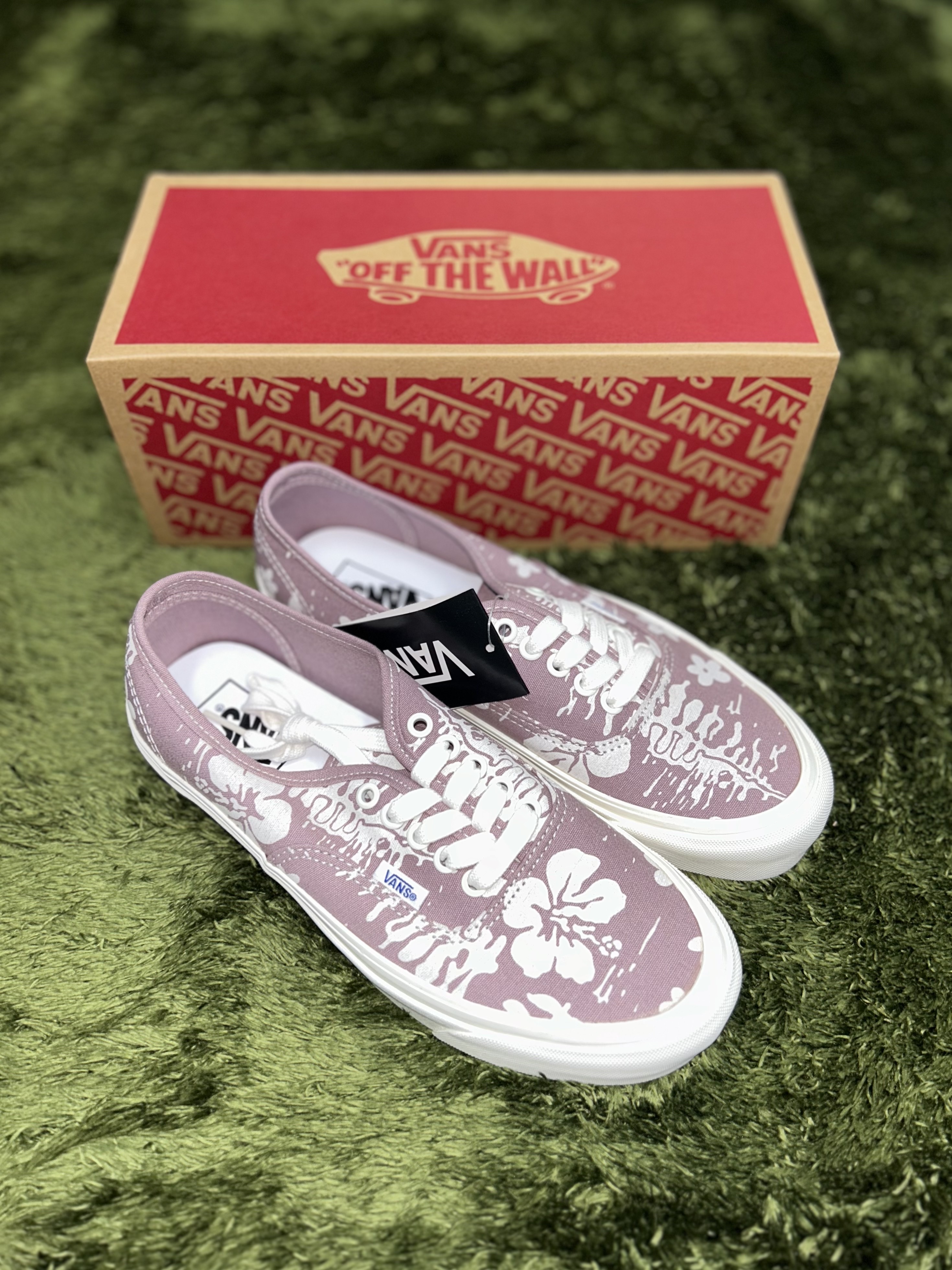 Vans Authentic 44 DX Anaheim Factory Purple White 착용 스타일 - 1