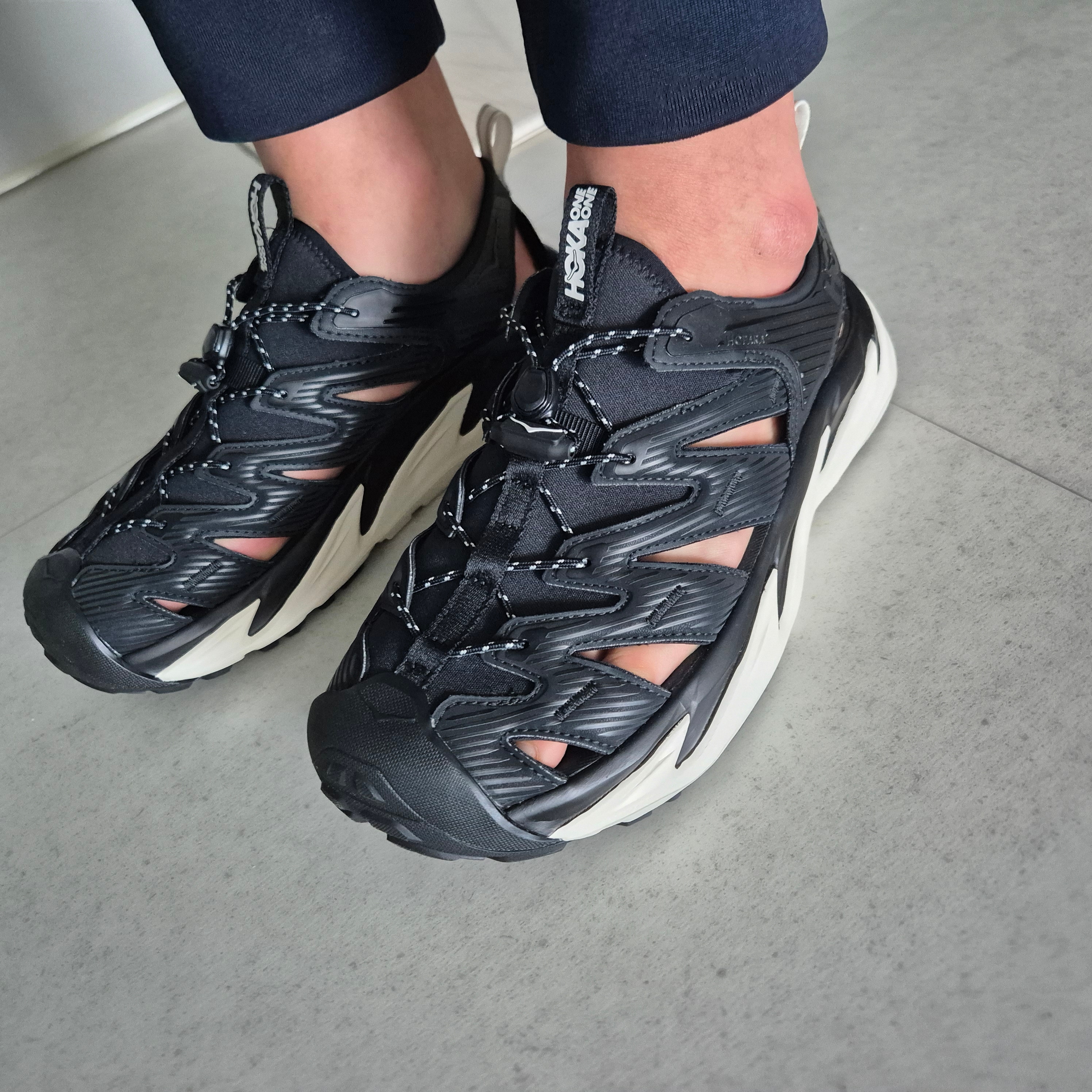 Hoka Hopara Black Alabaster 착용 스타일