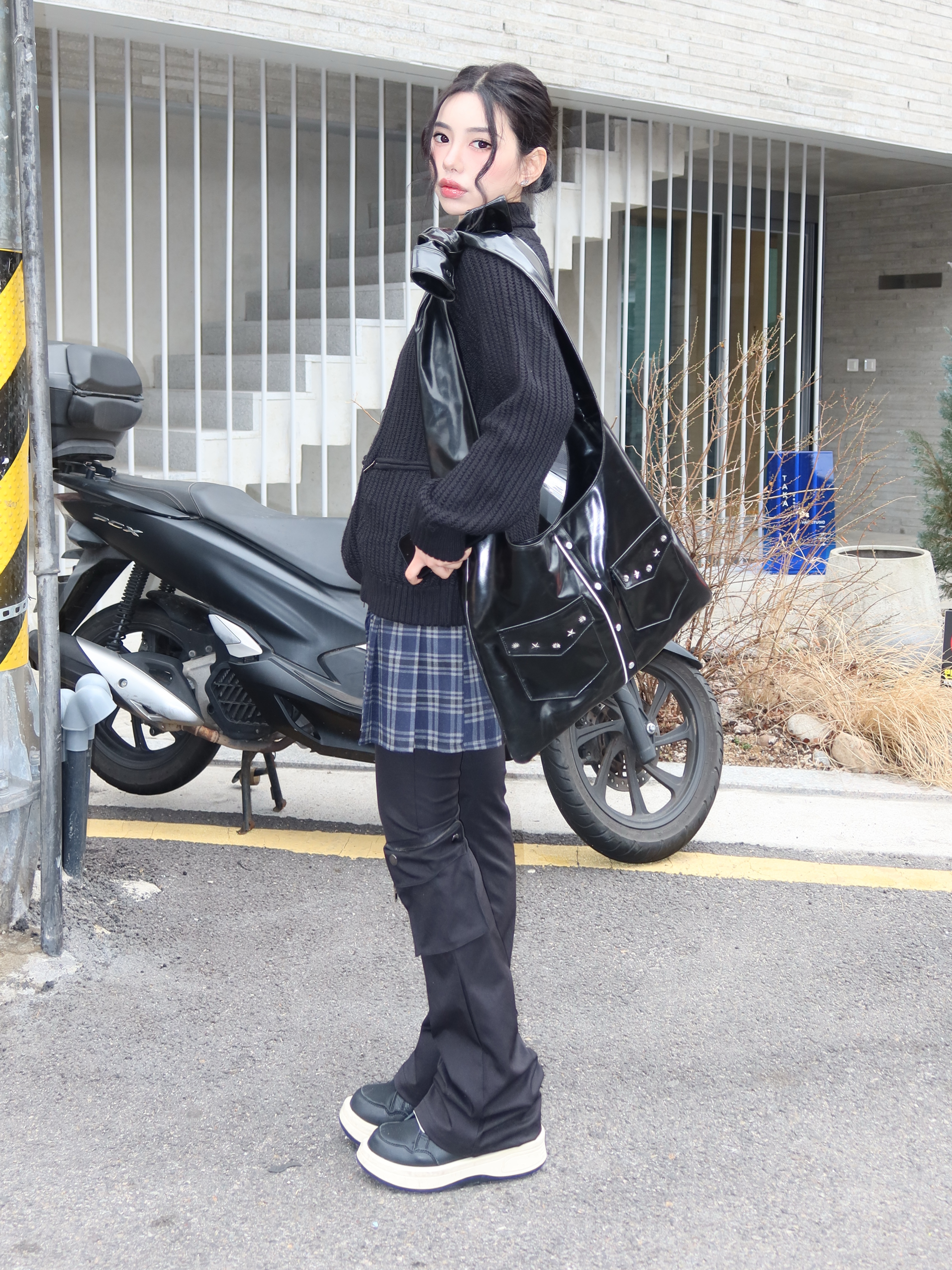Converse x Drkshdw Turbowpn Black Cream 착용 스타일 - 1