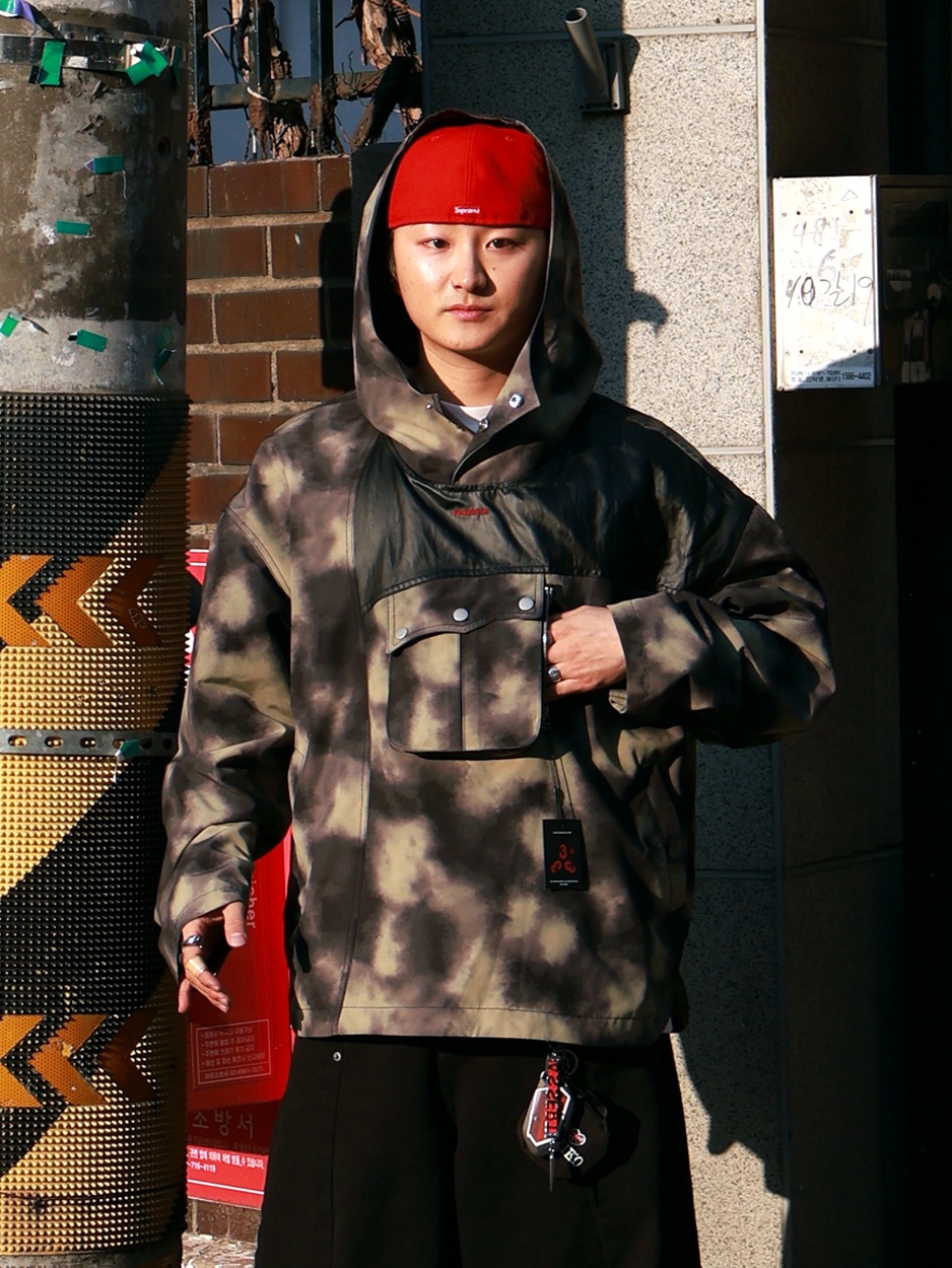 PHOS333 Chasing Nova Anorak Beige, [KREAM 단독] PHOS333 Chasing Nova Anorak Burgundy 착용 스타일 - 3