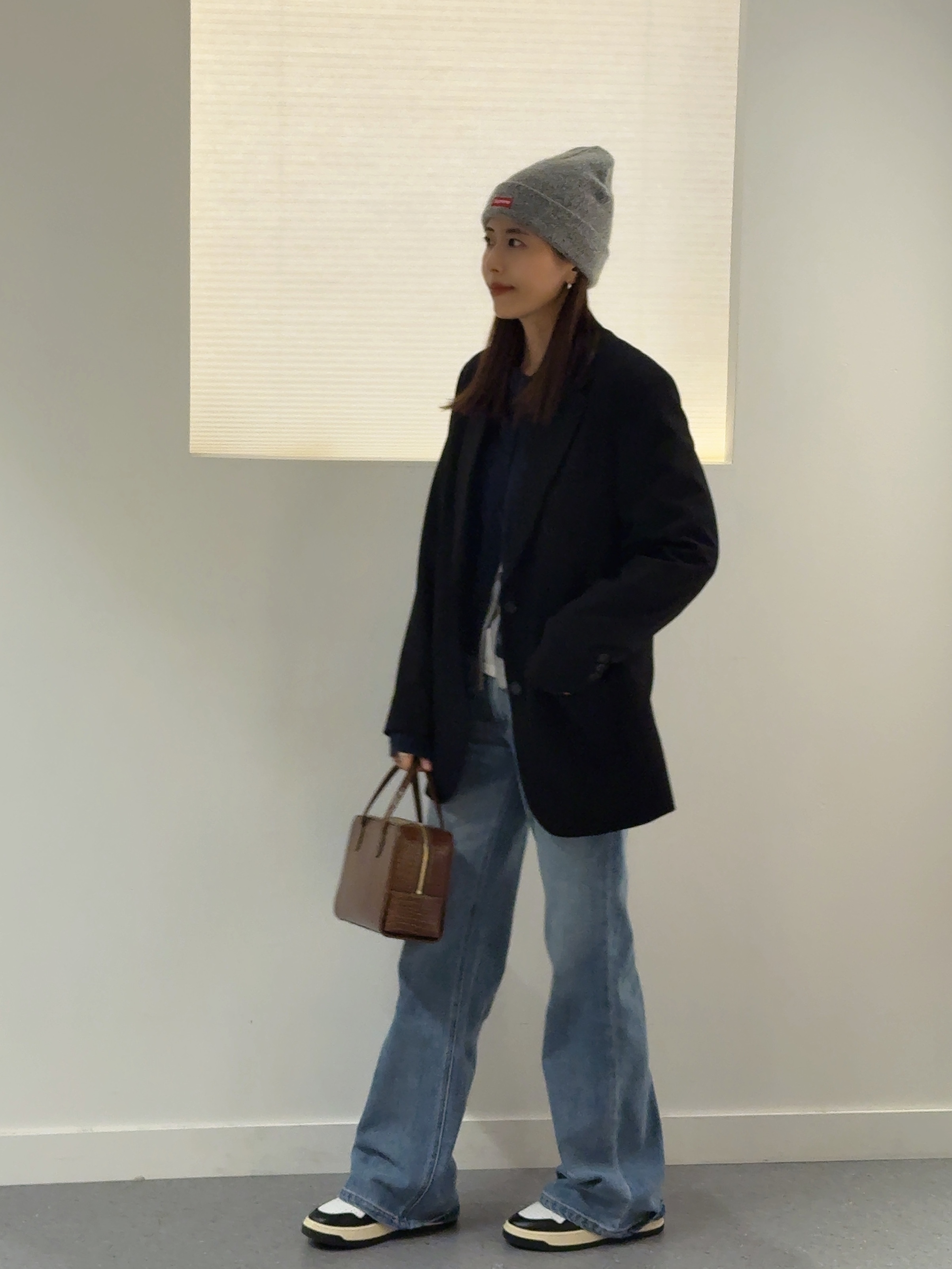 Supreme Mohair Beanie Heather Grey - 24FW, (W) Autry Medalist Low Leather Sneakers Black White 착용 스타일 - 2