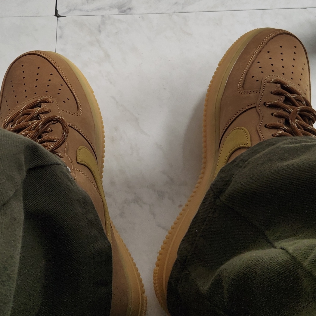 Nike Air Force 1 '07 WB Flax 착용 스타일