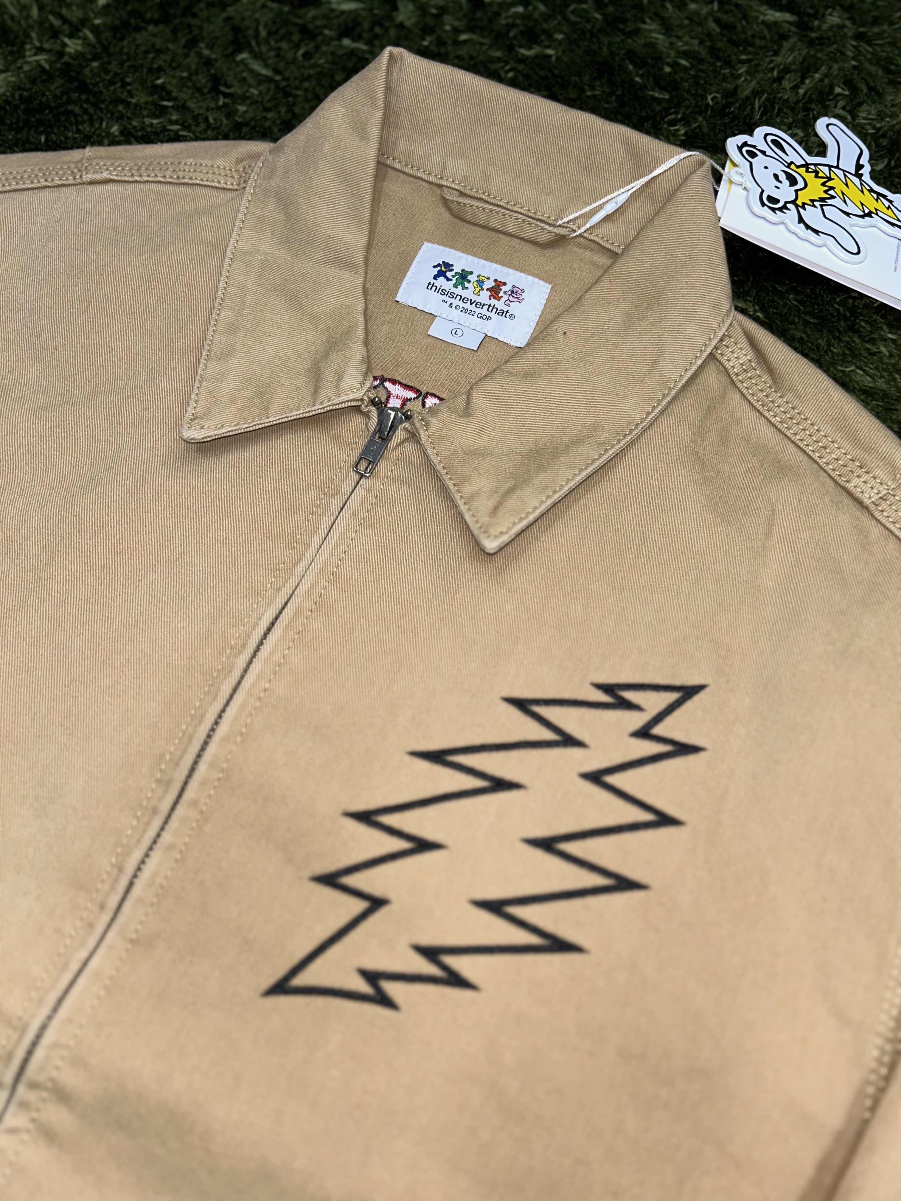 Thisisneverthat x Grateful Dead Lightning Carpenter Jacket Tan 착용 스타일 - 6