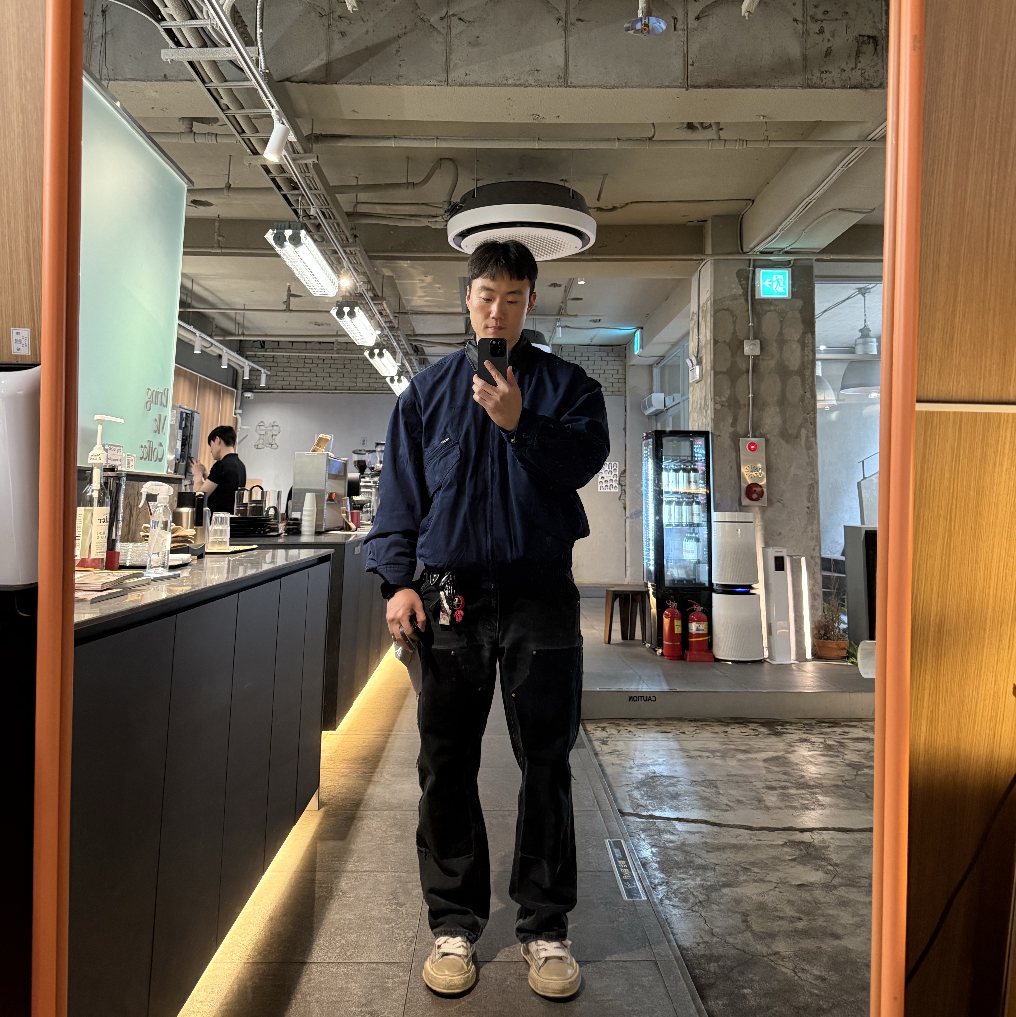 Supreme Leather Collar Utility Jacket Navy - 24FW, Maison Mihara Yasuhiro Peterson OG Sole DR Canvas Low-top Sneakers White 착용 스타일