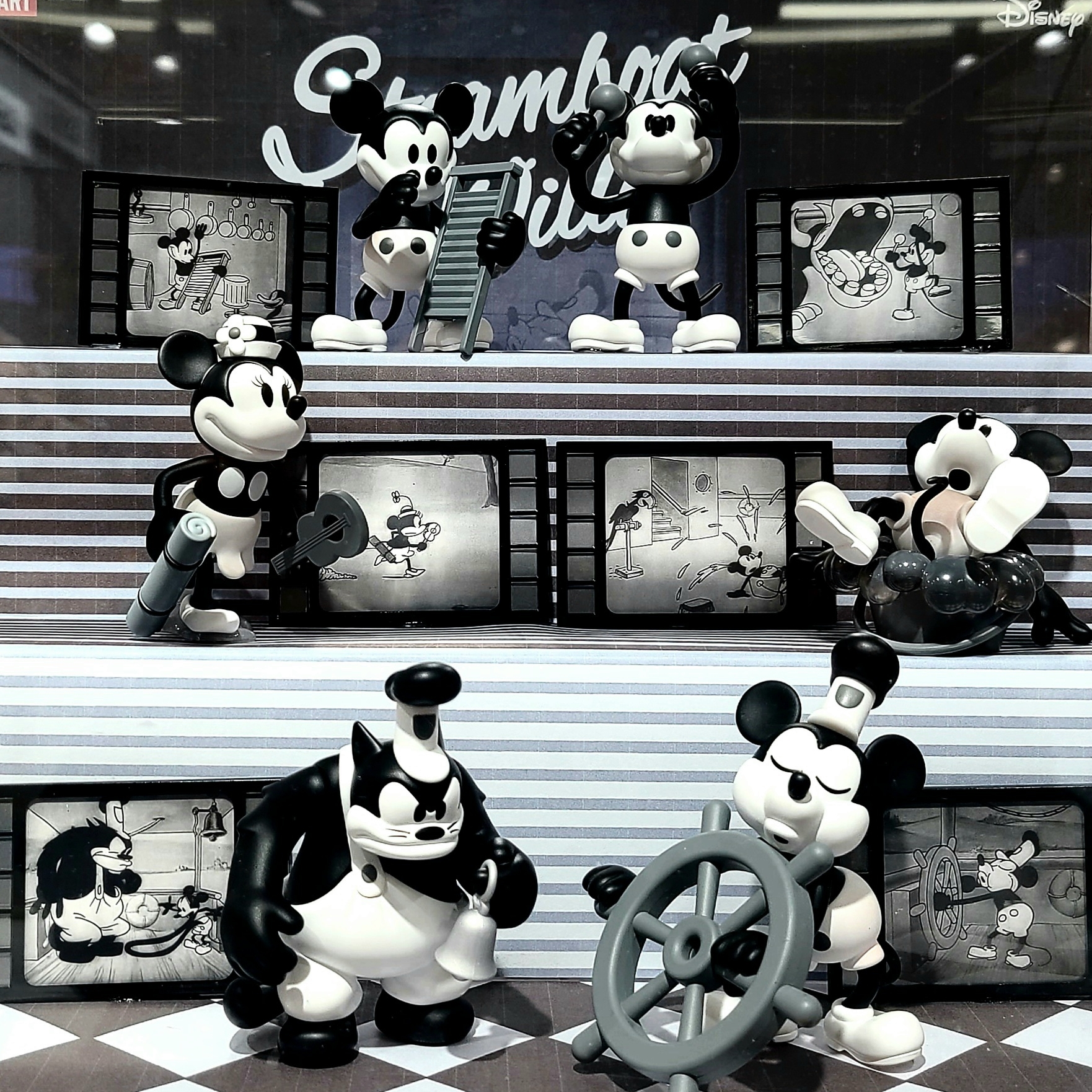 Pop Mart Disney Mickey's Eternal Concentric Series Sealed Case (12 Blind Boxes) 착용 스타일 - 1