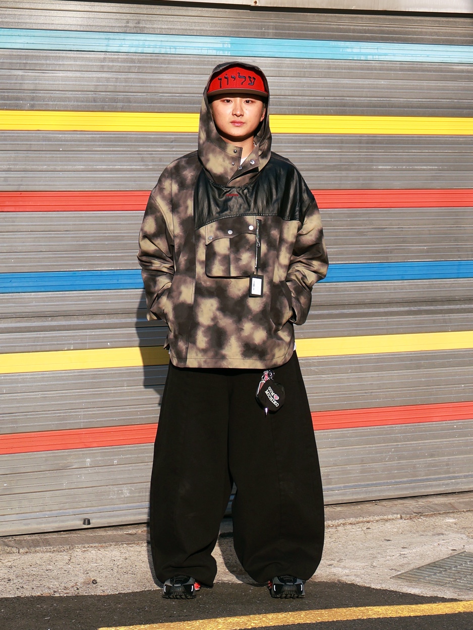 PHOS333 Chasing Nova Anorak Beige, [KREAM 단독] PHOS333 Chasing Nova Anorak Burgundy 착용 스타일 - 1