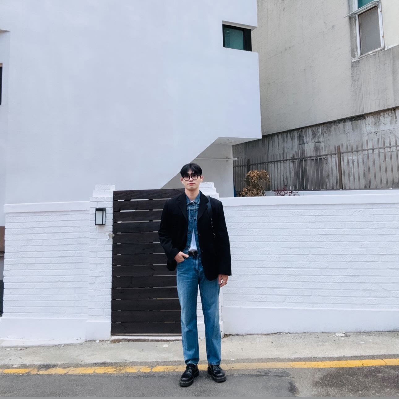 Uniqlo x JW Anderson Straight Jean Blue - KR 착용 스타일
