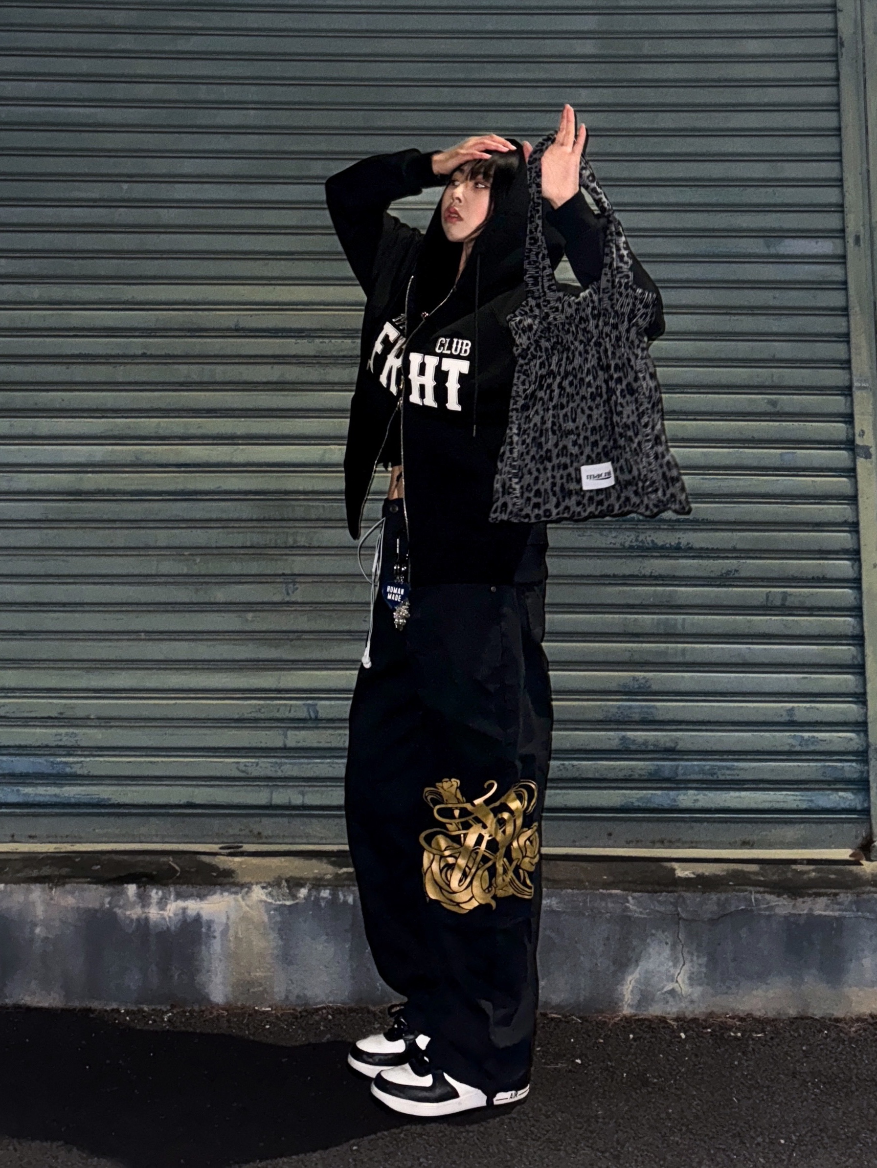 Thisisneverthat x Grateful Dead Dancing Bears Keychain Silver, Nike x Stussy Air Force 1 '07 Mid SP Black and Light Bone 착용 스타일 - 4