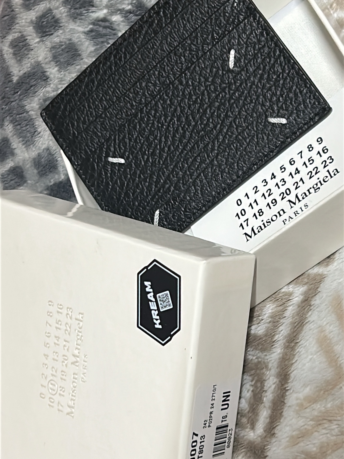 Maison Margiela Stitch Card Holder Black 착용 스타일