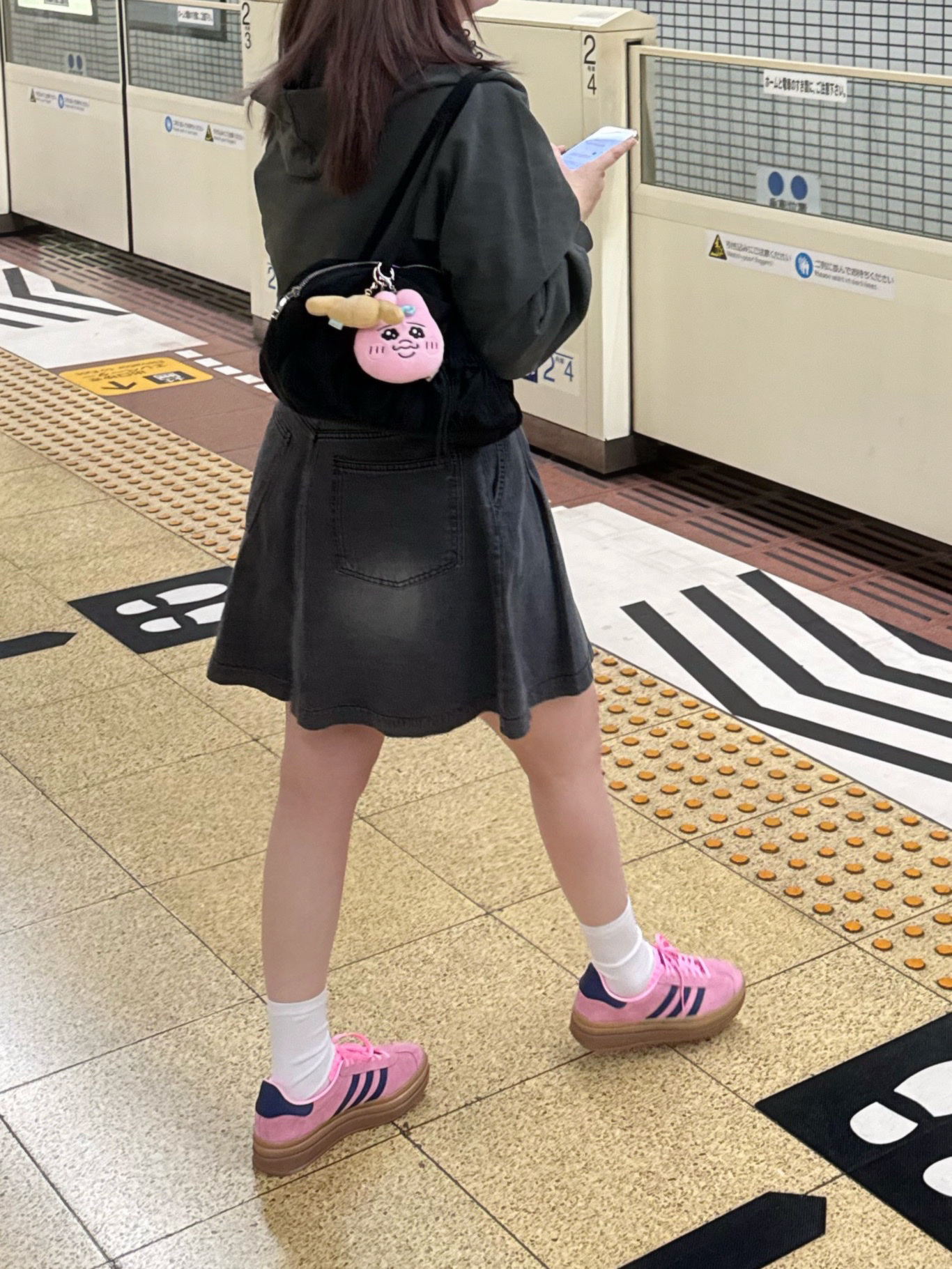 (W) Adidas Gazelle Bold Pink Glow Victory Blue 착용 스타일 - 2