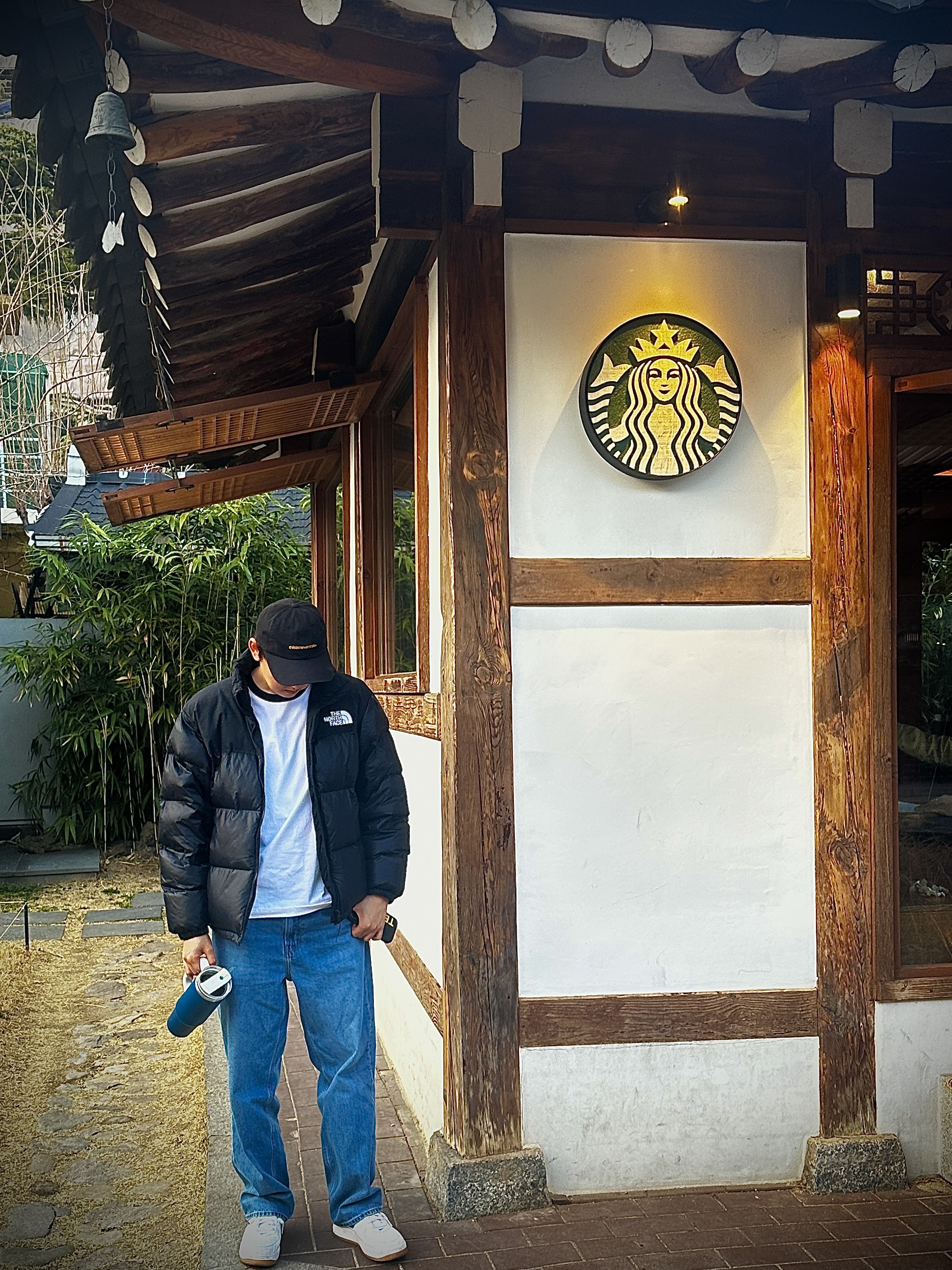 The North Face On Ball Jacket Black, Uniqlo Wide Tapered Jeans Blue - KR 착용 스타일