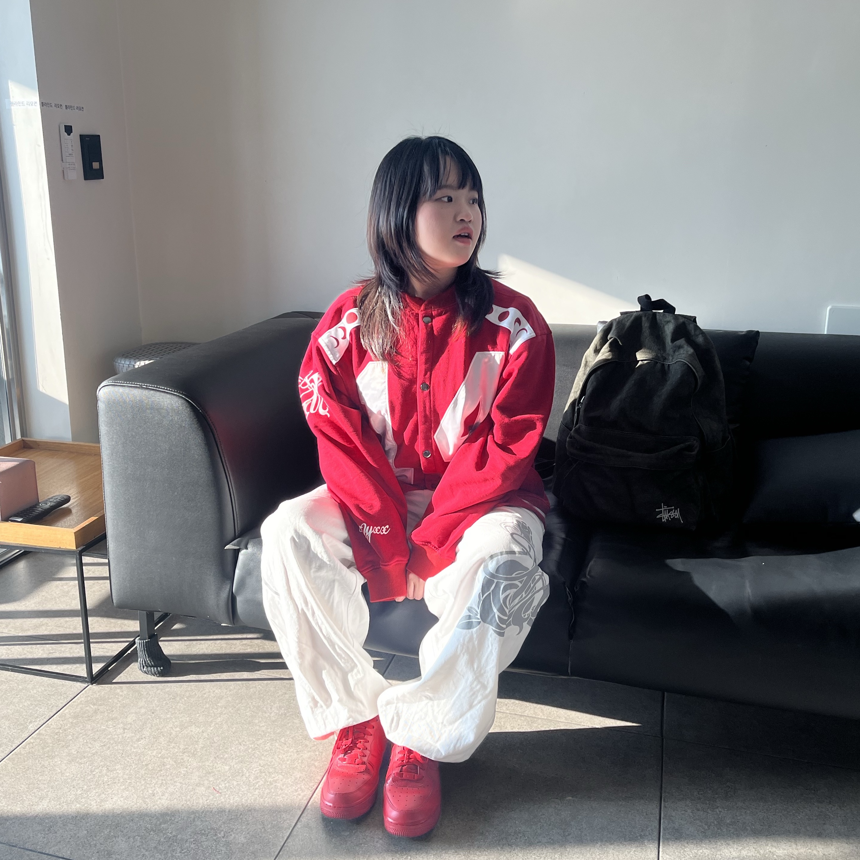 NYXX Sweat Varsity Jacket Red, Nike Air Force 1 '07 LV8 Low 1 Triple Red 착용 스타일 - 1