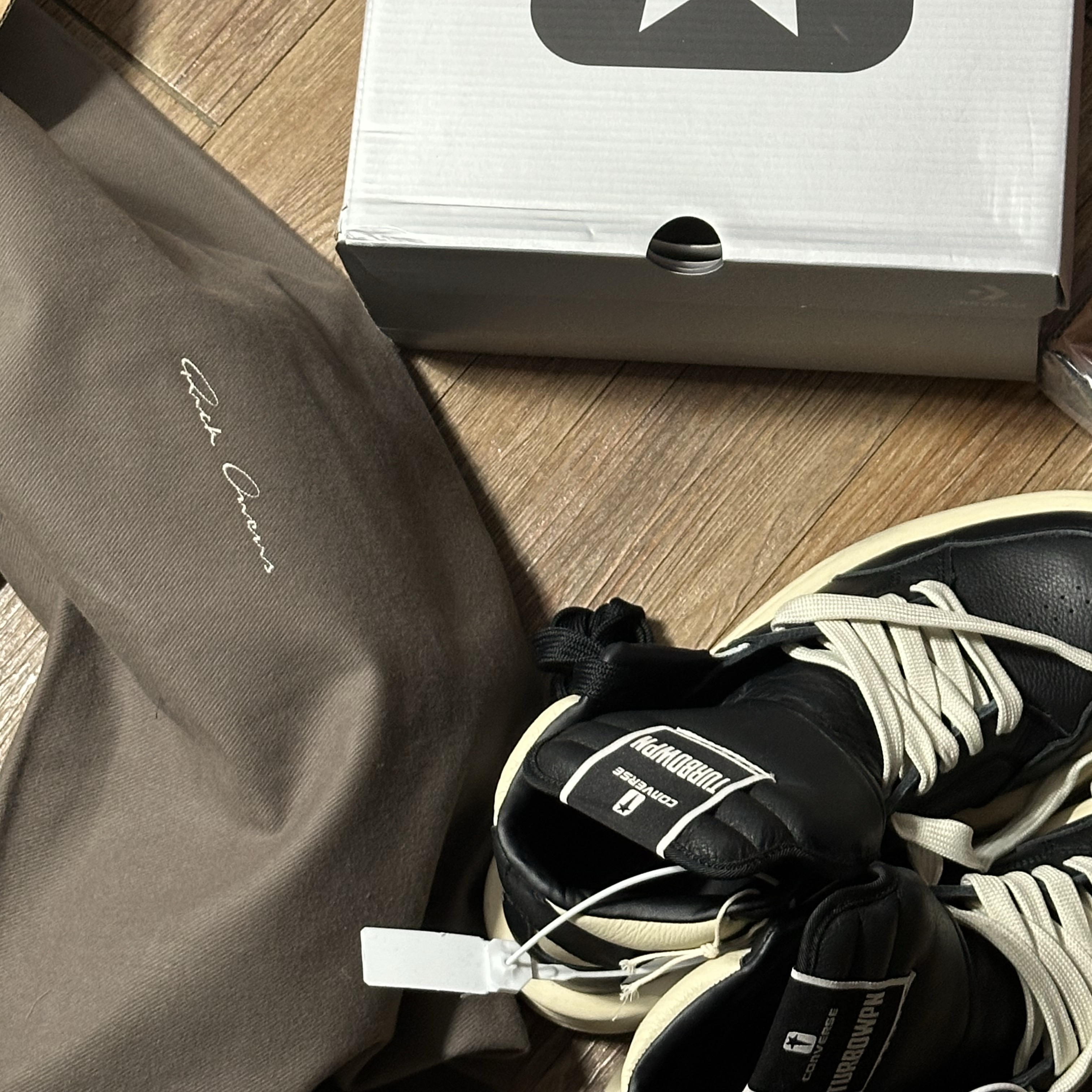 Converse x Drkshdw Turbowpn Black Cream 착용 스타일