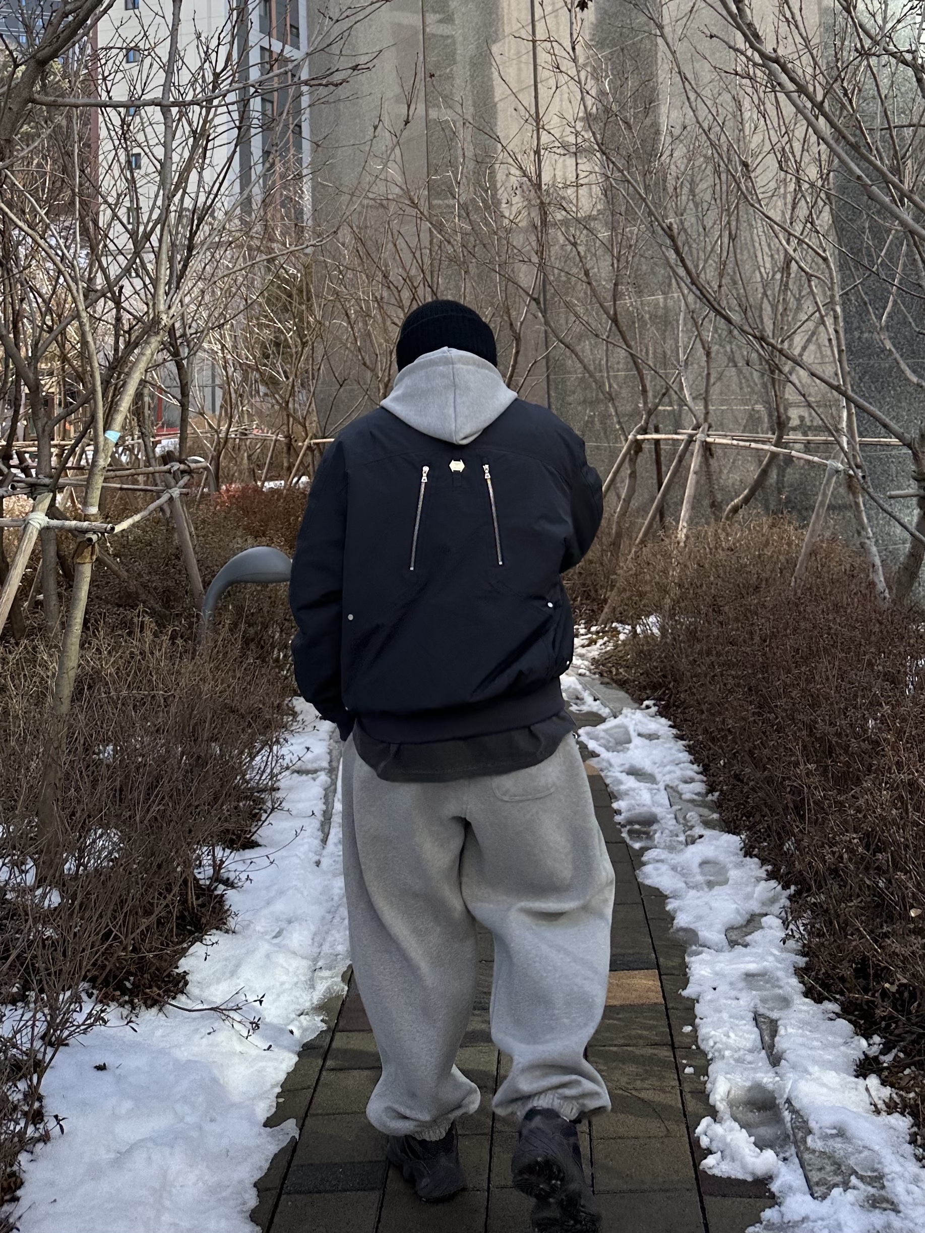 Undermycar Mu.03 Anti Fxxking Logo Play Oversized Sweat Jogger Melange Gray 착용 스타일 - 2