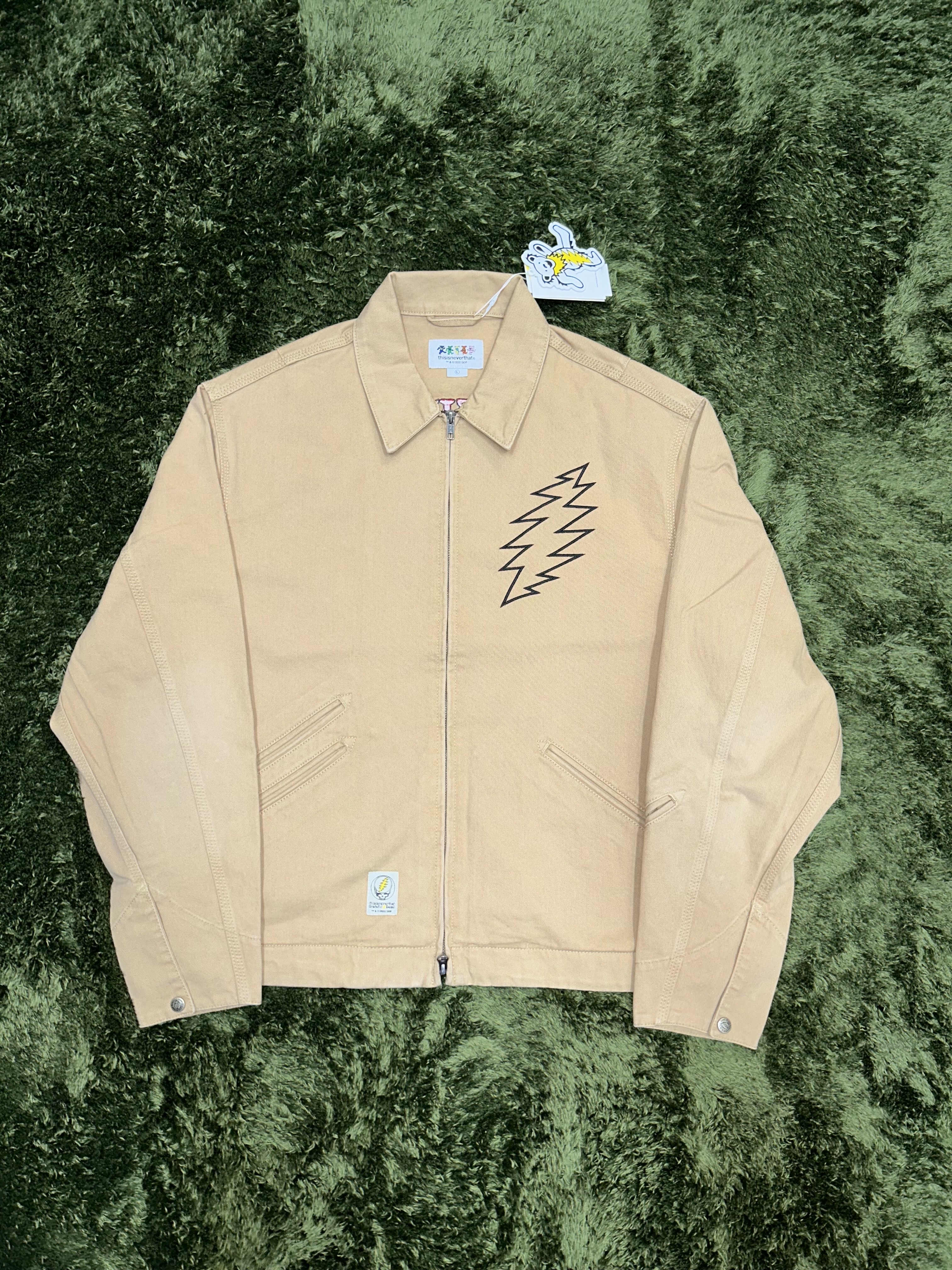 Thisisneverthat x Grateful Dead Lightning Carpenter Jacket Tan 착용 스타일 - 5