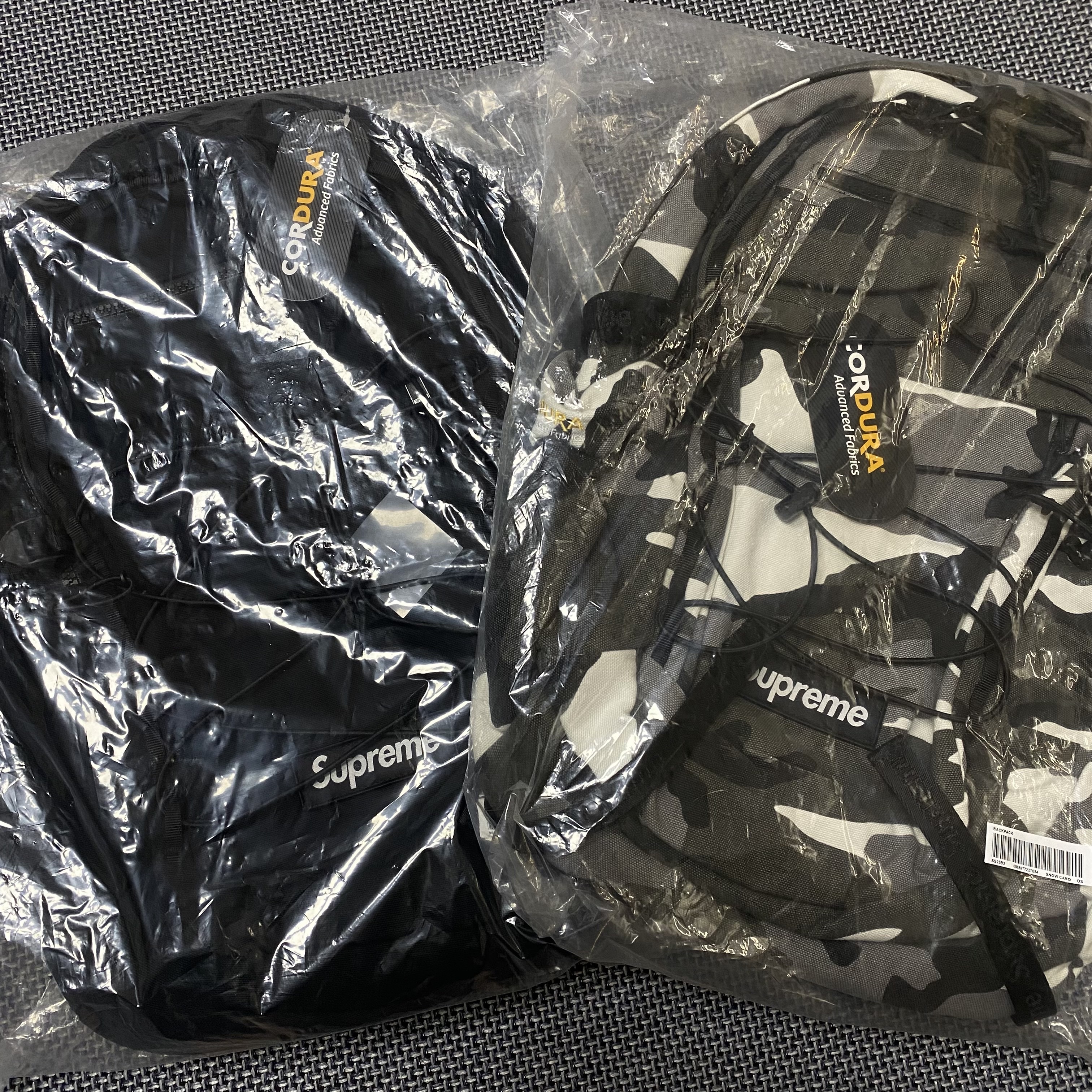 Supreme Backpack Black - 25SS, Supreme Backpack Snow Camo - 25SS 착용 스타일