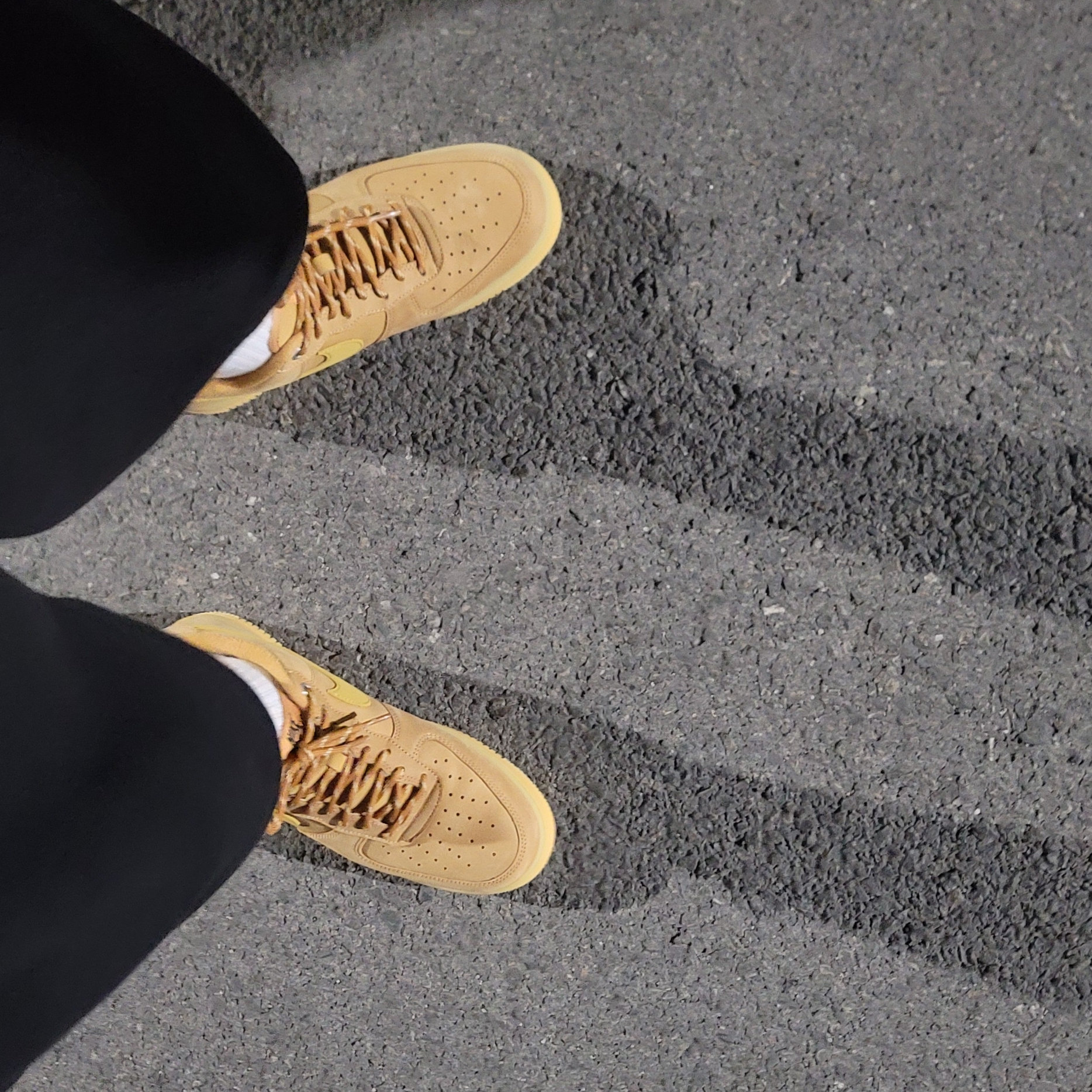 Nike Air Force 1 '07 WB Flax 착용 스타일