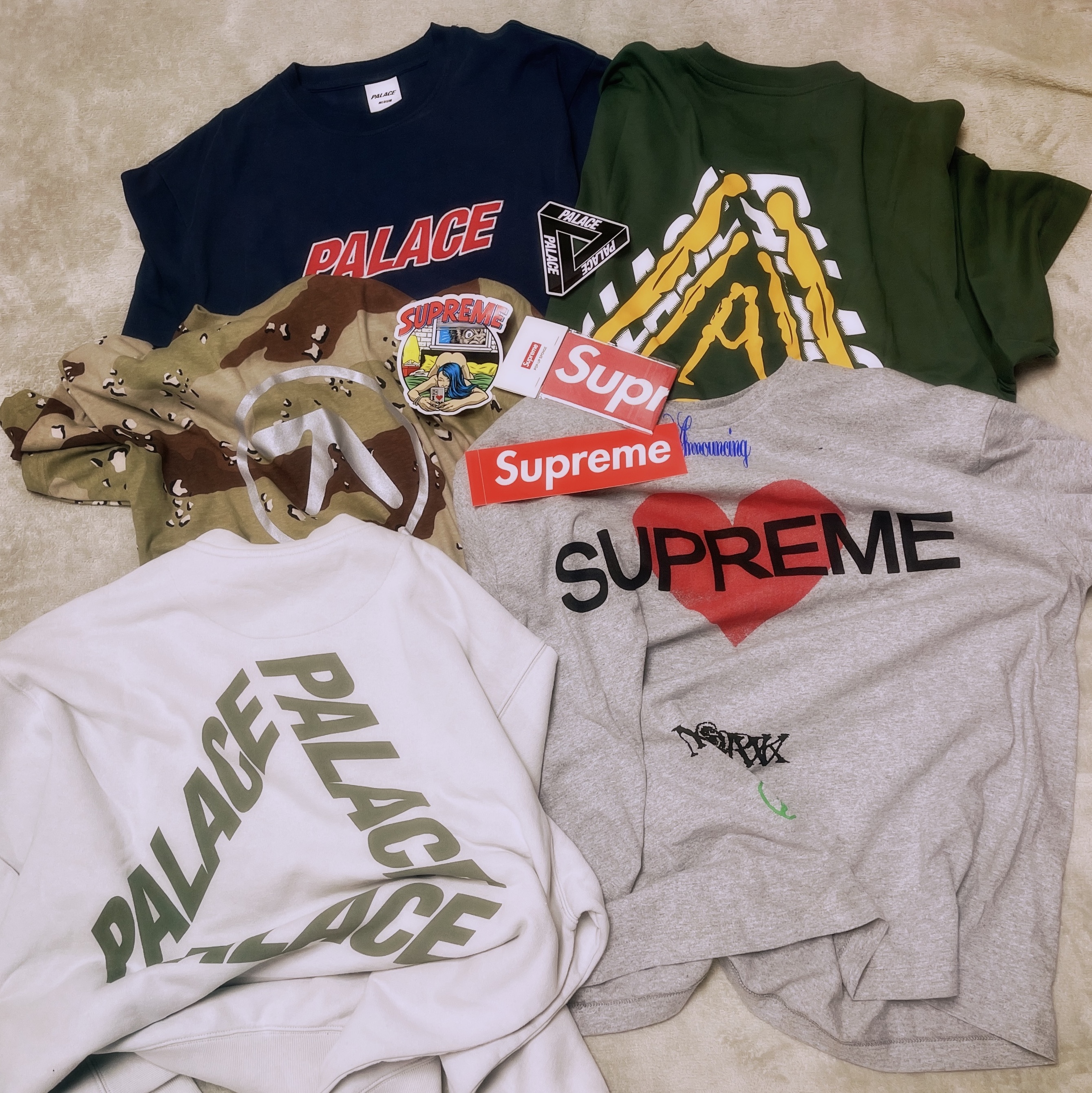 Supreme Announcing T-Shirt Heather Grey - 25SS, Supreme x Aphex Twin Ambient Works T-Shirt Chocolate Chip Camo - 25SS 착용 스타일