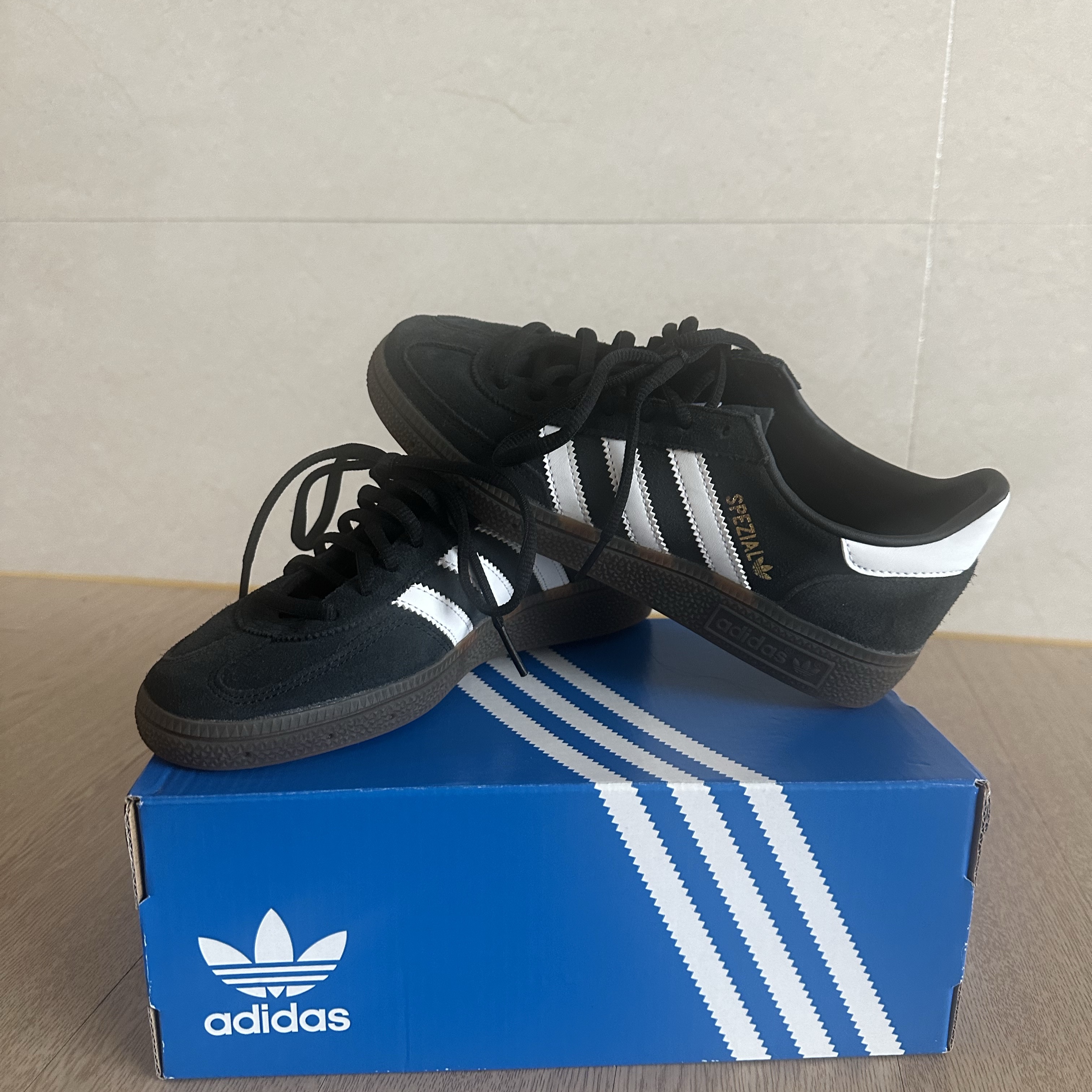 Adidas Spezial Handball Core Black 착용 스타일 - 2