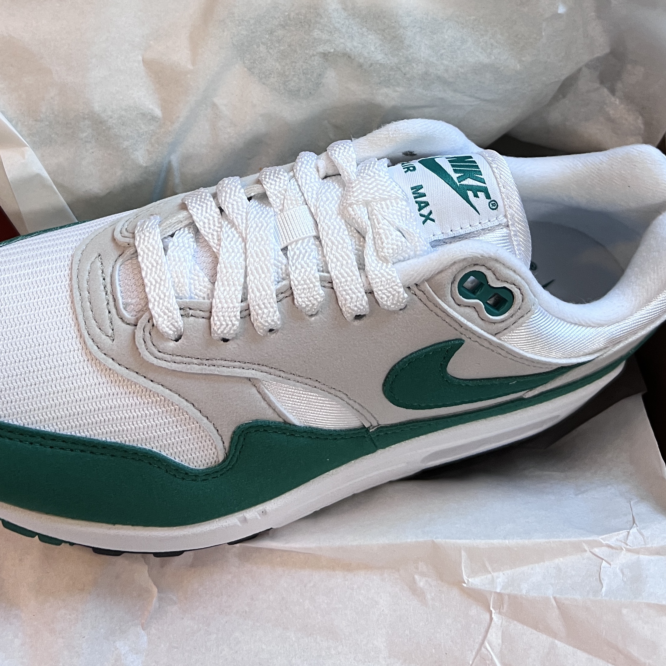 (W) Nike Air Max 1 '87 Neutral Grey Malachite 착용 스타일