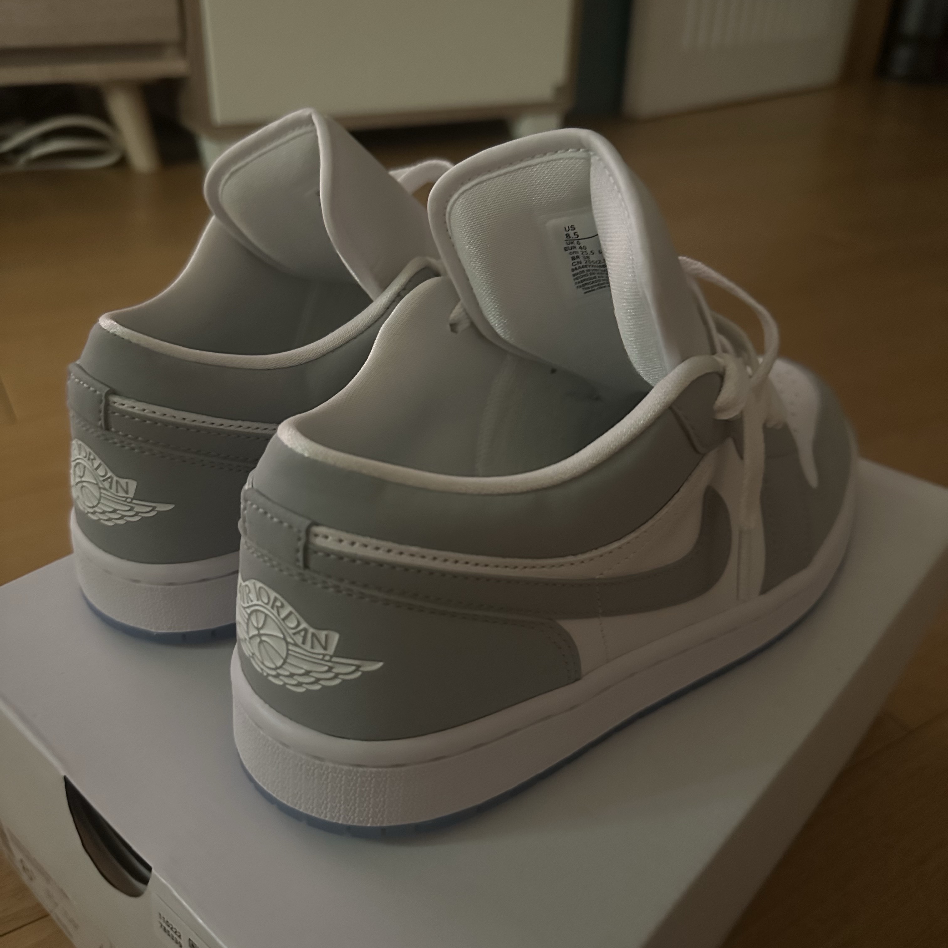 (W) Jordan 1 Low White Wolf Grey 착용 스타일 - 3