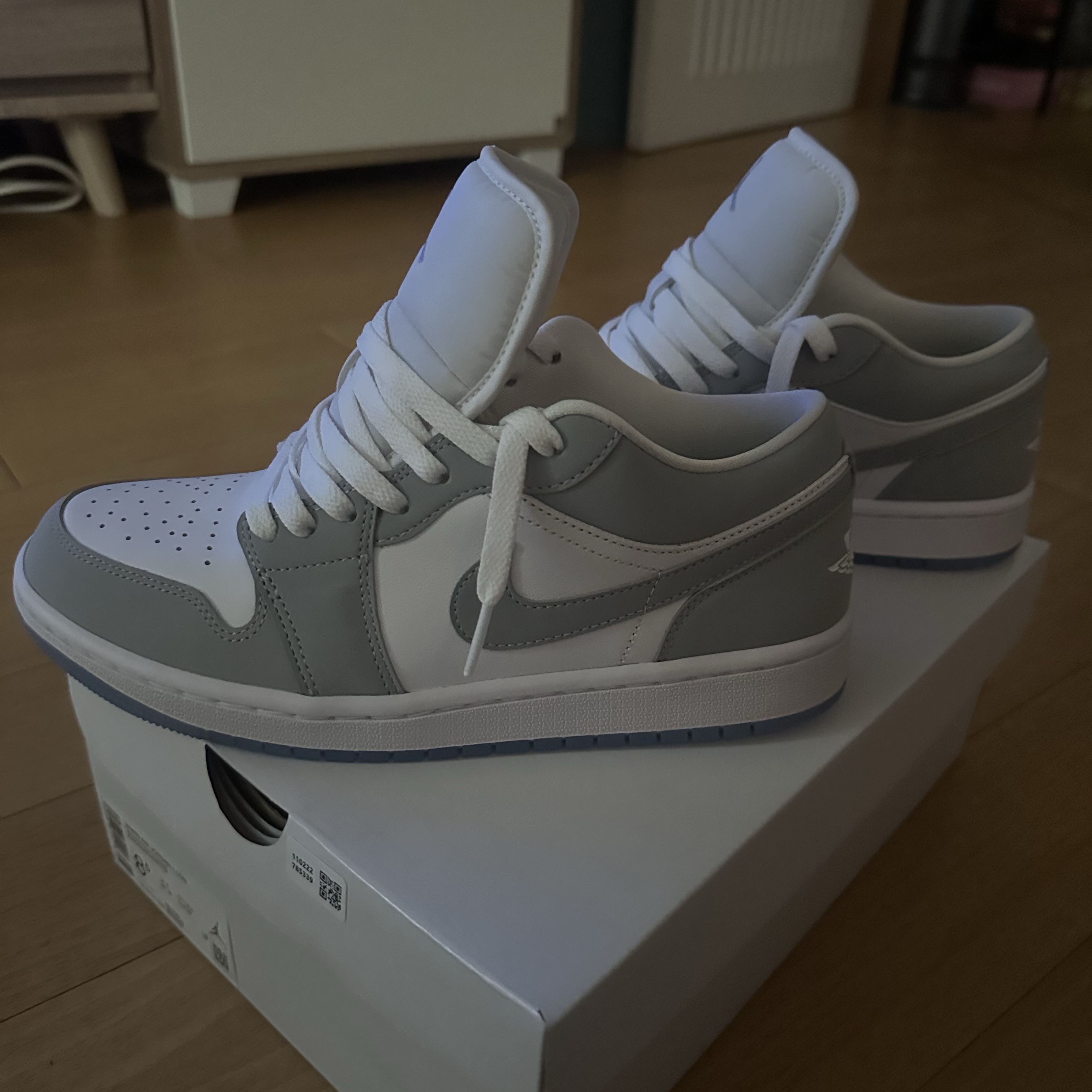 (W) Jordan 1 Low White Wolf Grey 착용 스타일 - 2