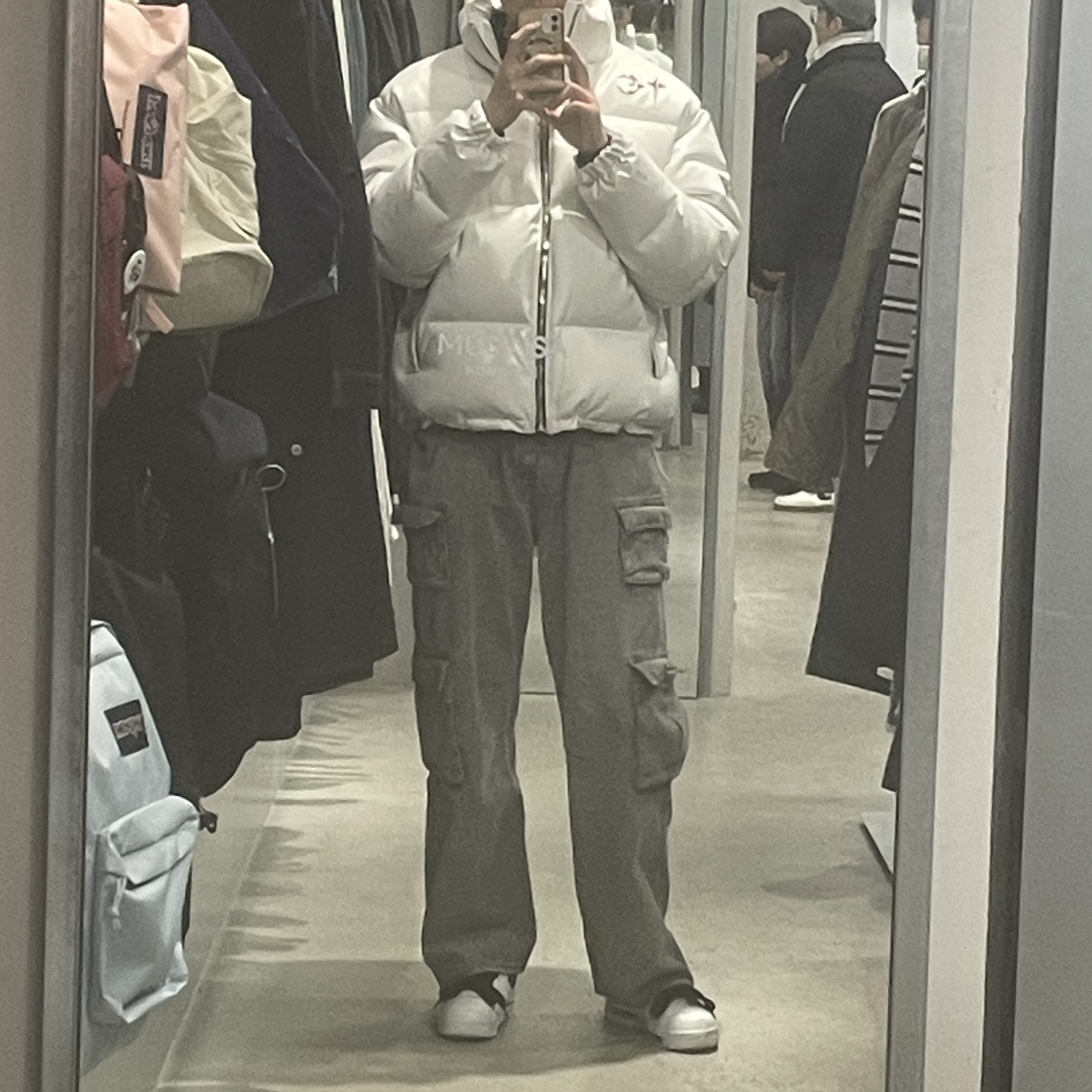 Thug Club Leather Puffer Jacket White (Polyester), Nike x Peaceminusone Air Force 1 Low Para-Noise 2.0 착용 스타일
