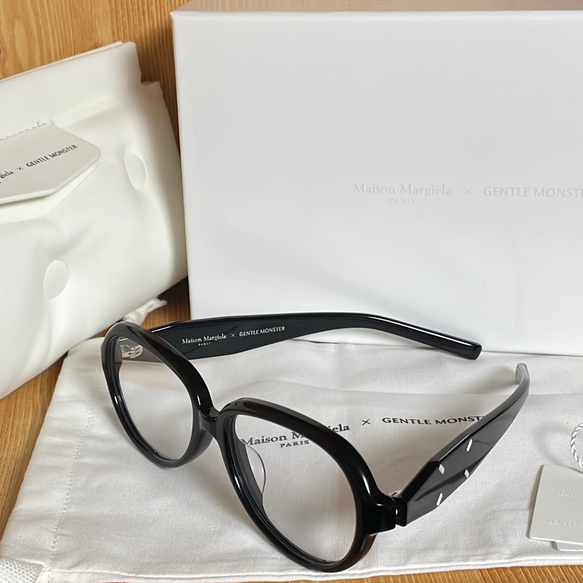 Gentle Monster x Maison Margiela MM211 Black Clear 착용 스타일