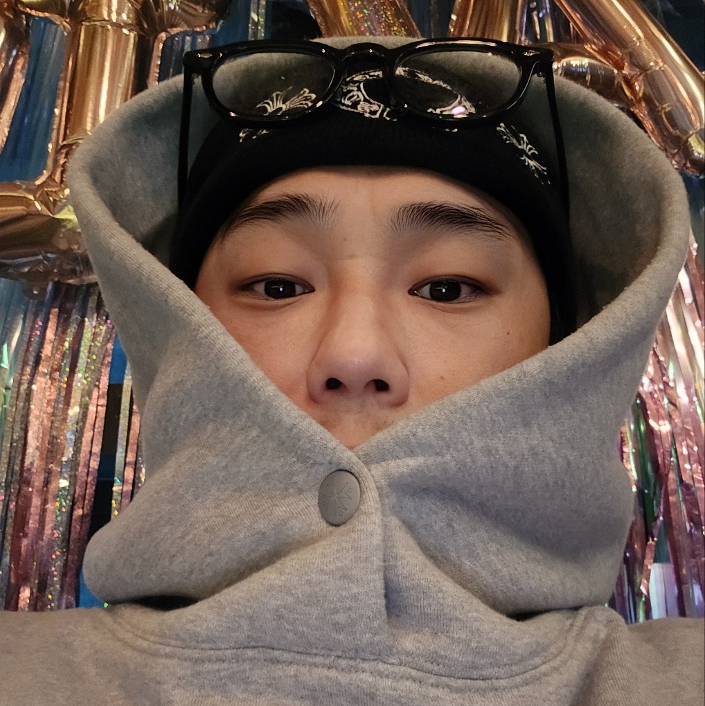 펀치 드렁크 파티즈 서클 로고 오버사이즈 후드 멜란지 화이트, 나이키 x 스투시 NRG 워시드 플리스 팬츠 블랙 (DO5296-010) 착용 스타일