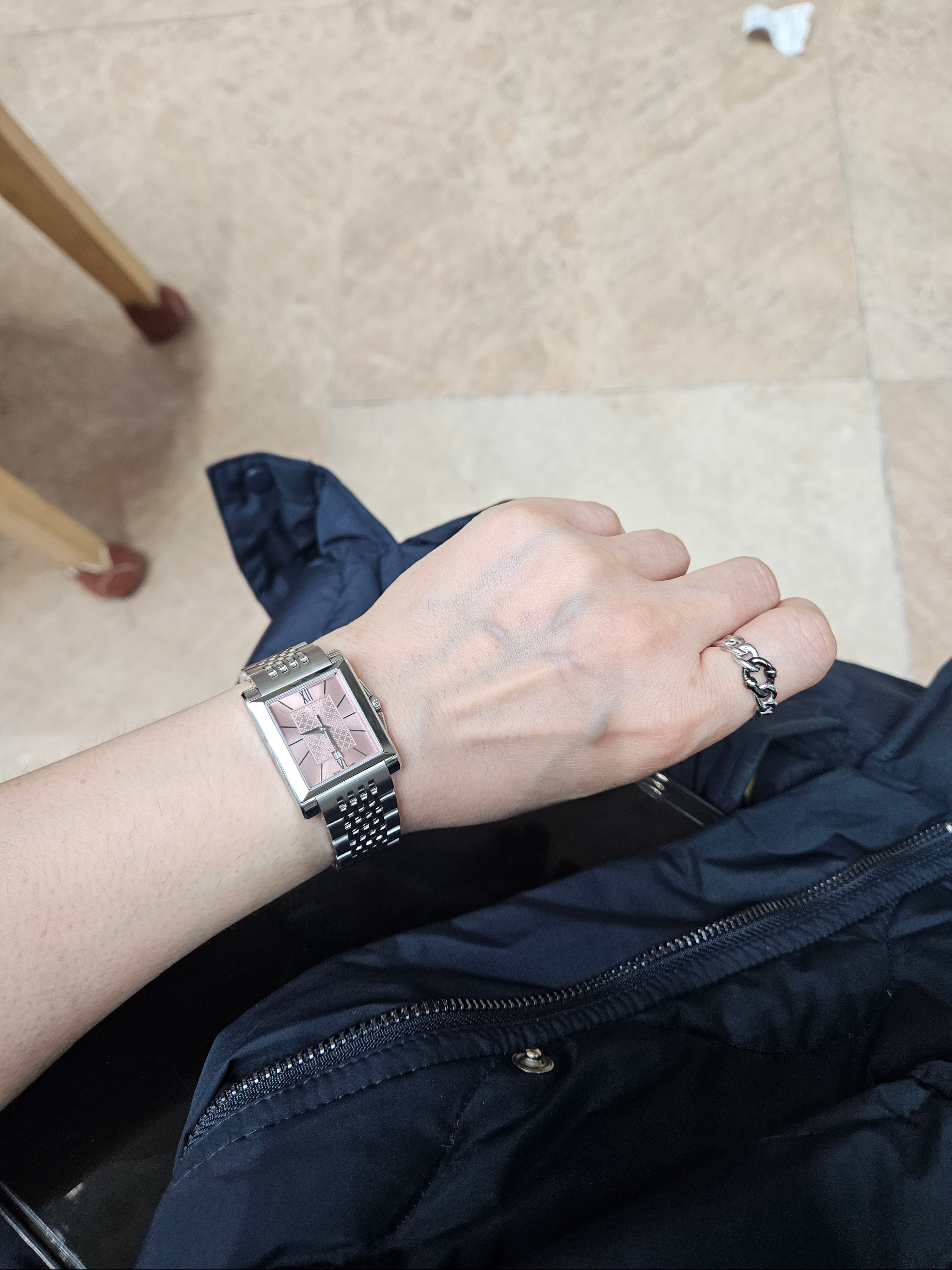 (W) Gucci G-Timeless Quartz 27mm Stainless Steel Pink 착용 스타일