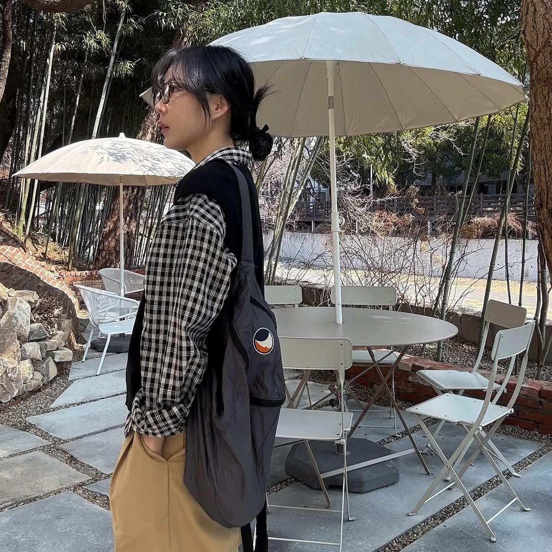 Ticket To The Moon Mini Backpack 15L Dark Grey 착용 스타일