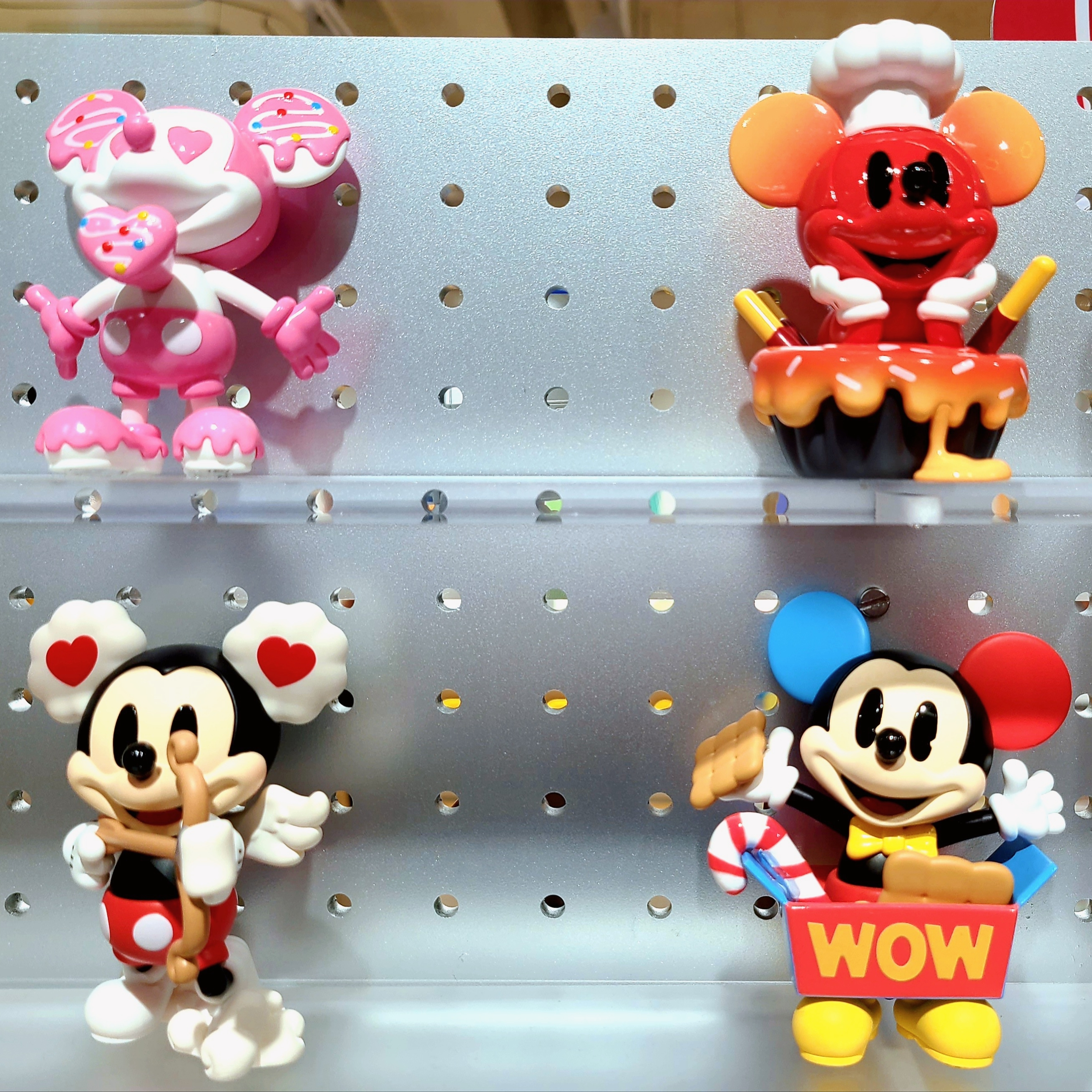 Pop Mart Disney Mickey's Eternal Concentric Series Sealed Case (12 Blind Boxes) 착용 스타일 - 3